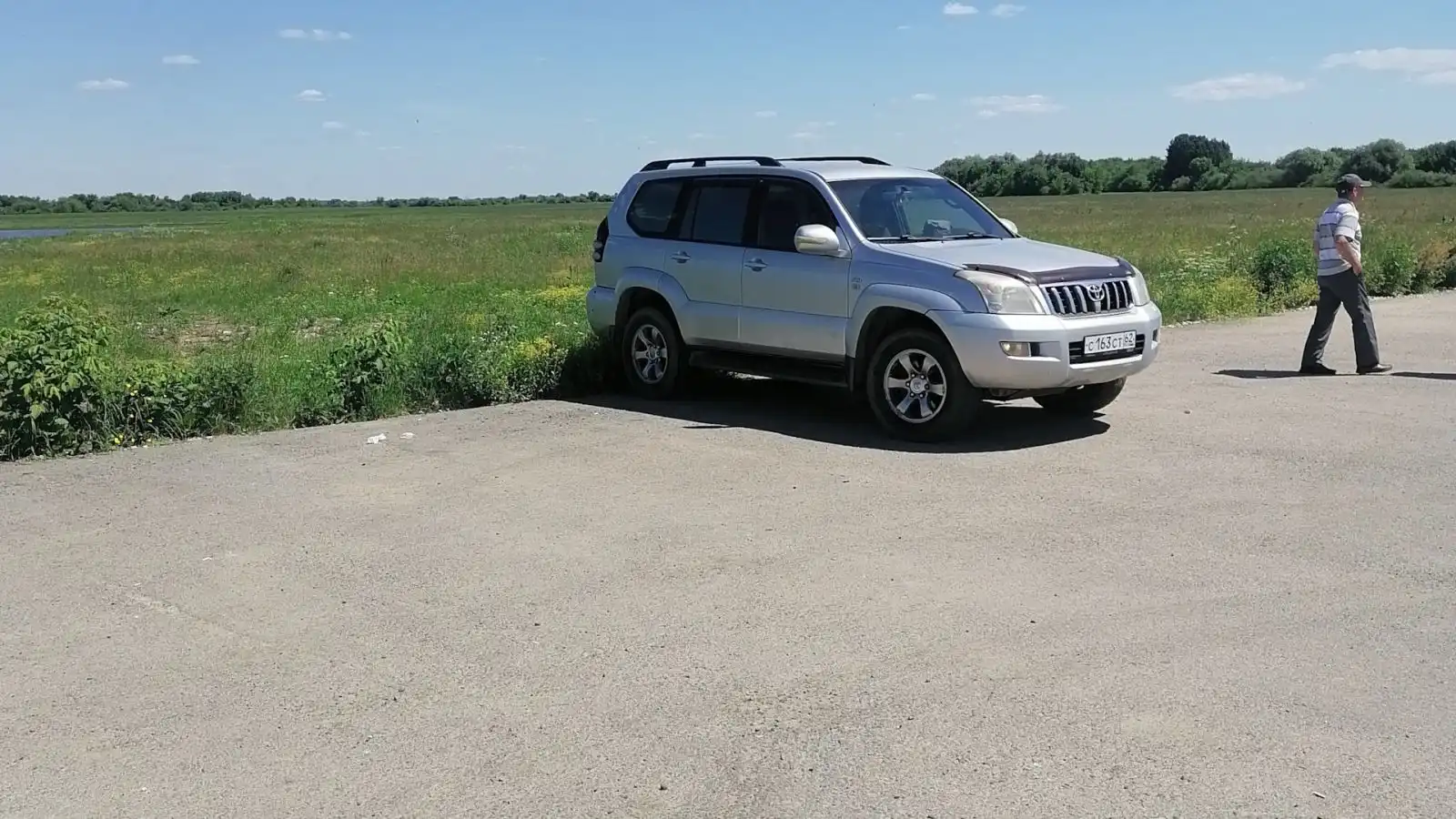 Фото автомобиля TOYOTA LAND CRUISER, 2003 — госномер Х022КР71. Цвет: Серебристый