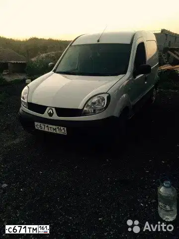 Фото автомобиля RENAULT KANGOO, 2008 — госномер С642АХ750. Цвет: БЕЛЫЙ