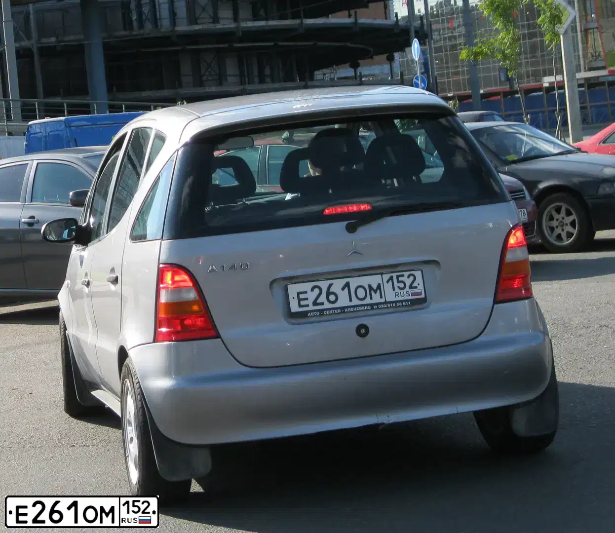 Фото автомобиля MERCEDES A-KLASSE, 1998 — госномер Е261ОМ152. Цвет: СЕРЫЙ