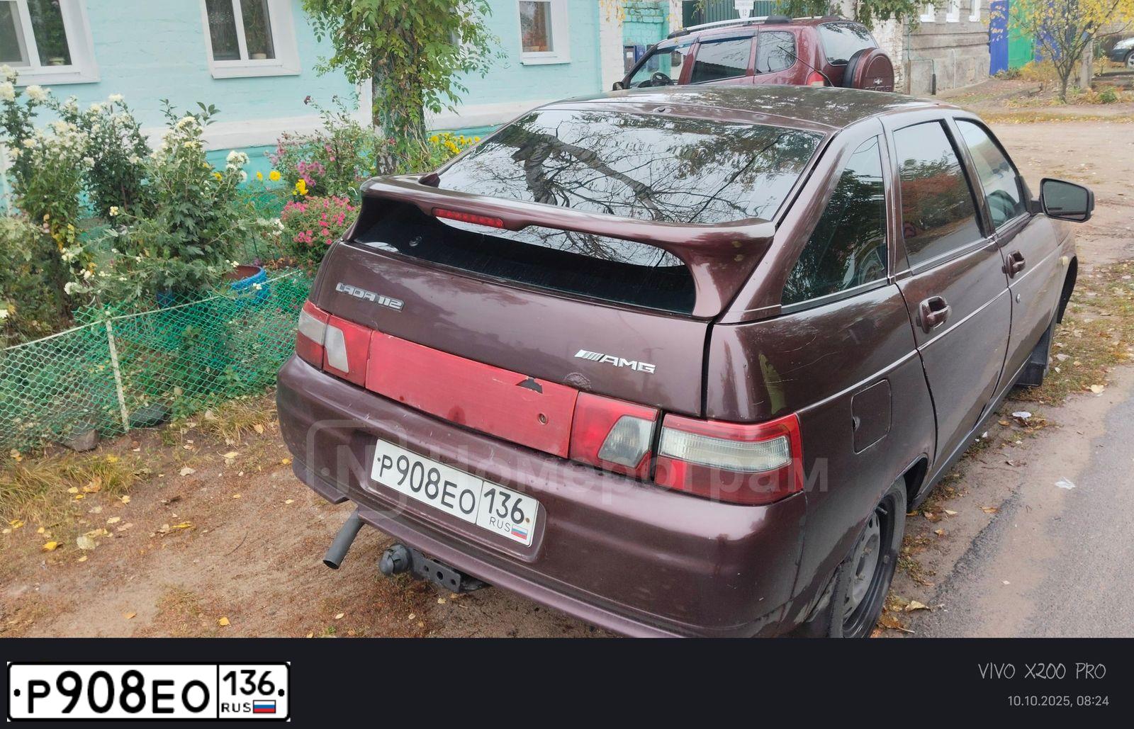 Фото автомобиля LADA 2112 LADA, 2007 — госномер Р908ЕО136. Цвет: ТЕМНО-КРАСНЫЙ