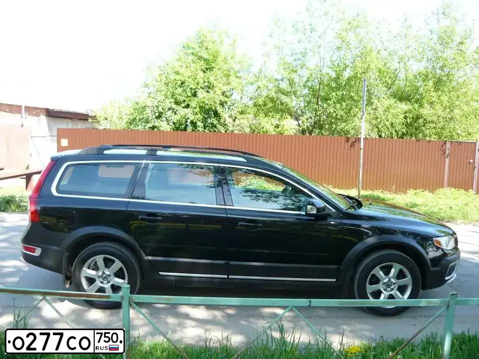 Фото автомобиля VOLVO XC70, 2011 — госномер М082НТ777. Цвет: ЧЕРНЫЙ