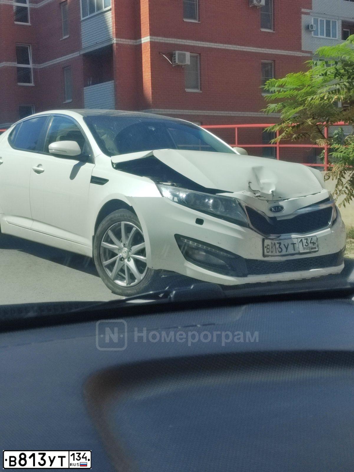 Фото автомобиля KIA MAGENTIS / OPTIMA, 2012 — госномер В813УТ134. Цвет: ЖЕМЧУЖНО-БЕЛЫЙ