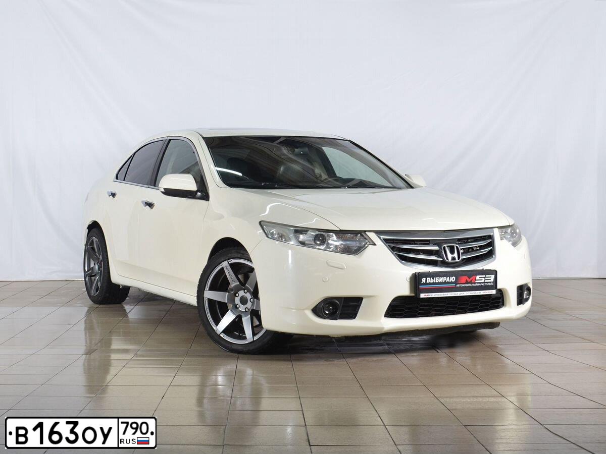 Фото автомобиля HONDA ACCORD, 2012 — госномер У818ХЕ96. Цвет: Белый