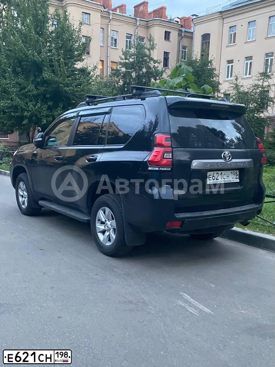 Фото автомобиля TOYOTA LANDCRUISER, 2019 — госномер Е621СН198. Цвет: ЧЕРНЫЙ