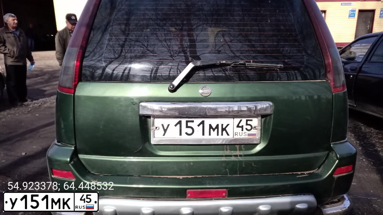 Фото автомобиля NISSAN X-TRAIL, 2001 — госномер С064ХВ64. Цвет: ЗЕЛЕНЫЙ