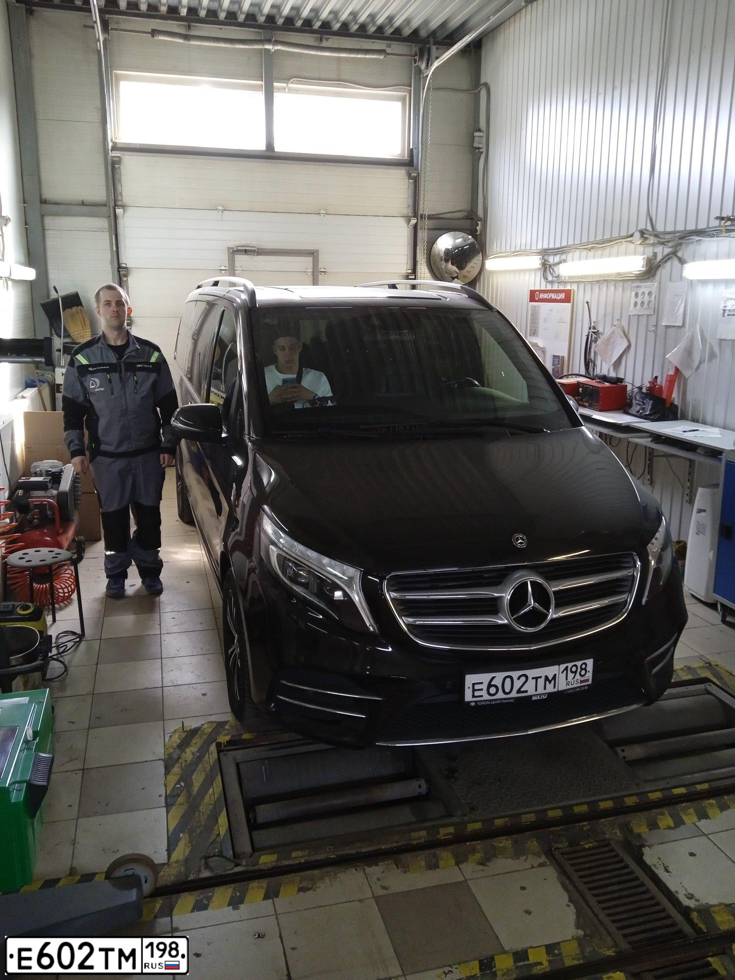 Фото автомобиля MERCEDES V-KLASSE, 2018 — госномер Н203СР198. Цвет: ЧЕРНЫЙ