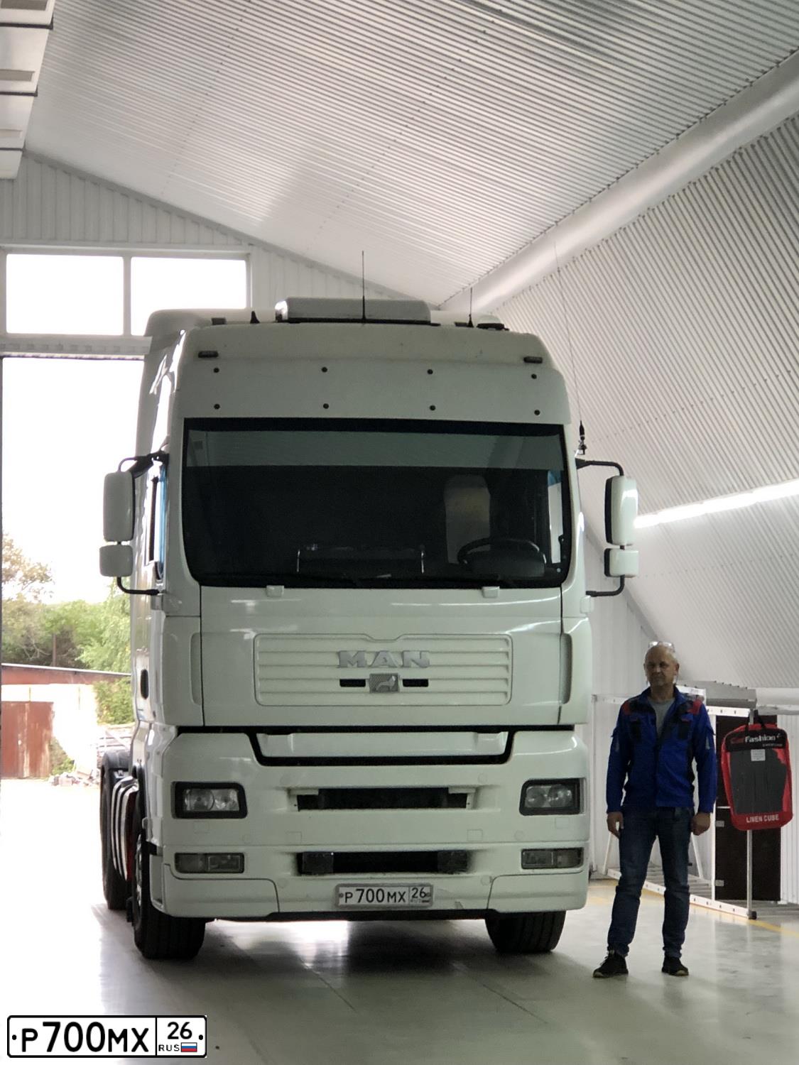 Фото автомобиля MAN TGA 18.XXX /4X2/, 2004 — госномер Р700МХ26. Цвет: БЕЛЫЙ