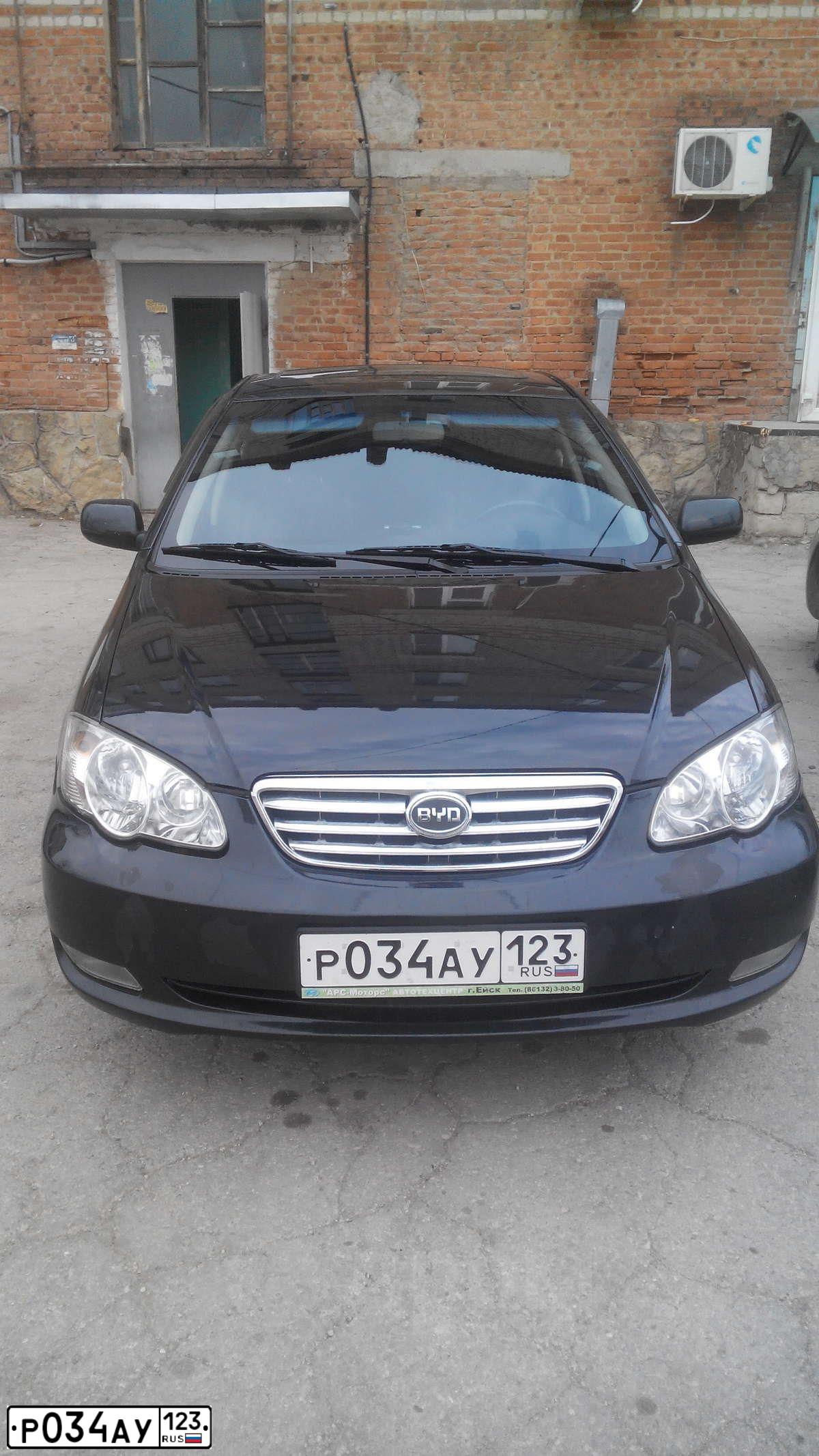 Фото автомобиля BYD F3, 2011 — госномер Р034АУ123. Цвет: ЧЕРНЫЙ