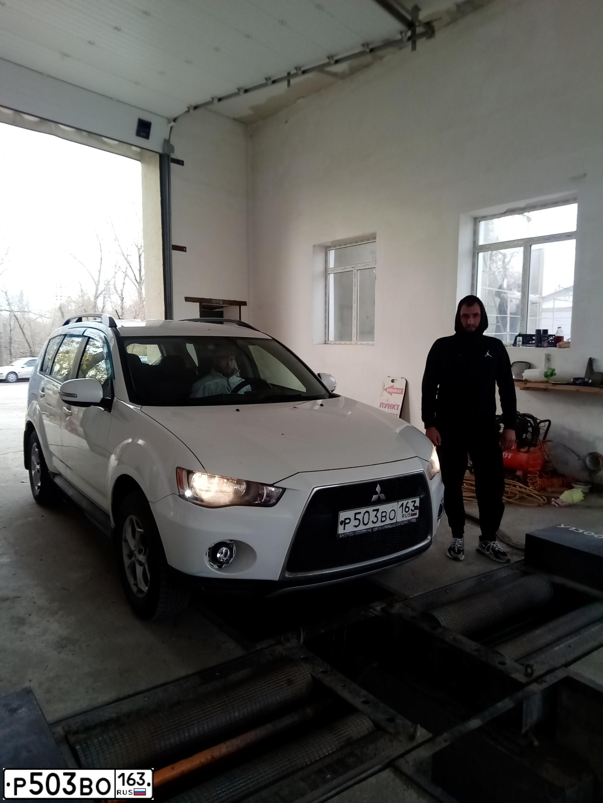 Фото автомобиля MITSUBISHI OUTLANDER, 2012 — госномер Р503ВО163. Цвет: Белый