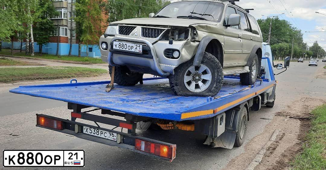 Фото автомобиля MITSUBISHI PAJERO SPORT, 2006 — госномер Е888СТ21. Цвет: БЕЖЕВЫЙ