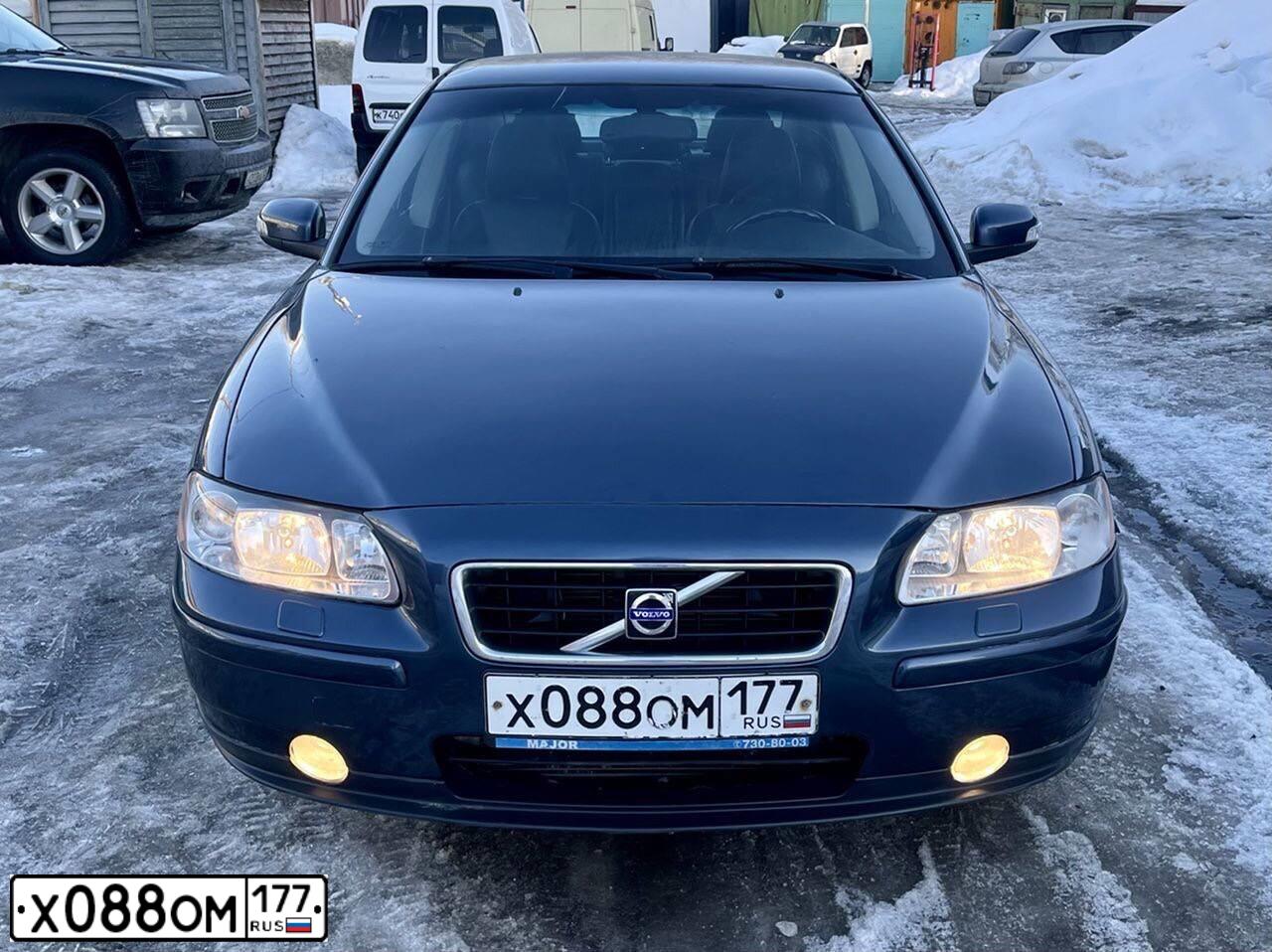 Фото автомобиля VOLVO S60, 2006 — госномер К697СВ147. Цвет: Темно-синий