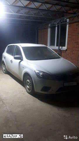 Фото автомобиля KIA CEE'D, 2010 — госномер М216НТ193. Цвет: Белый