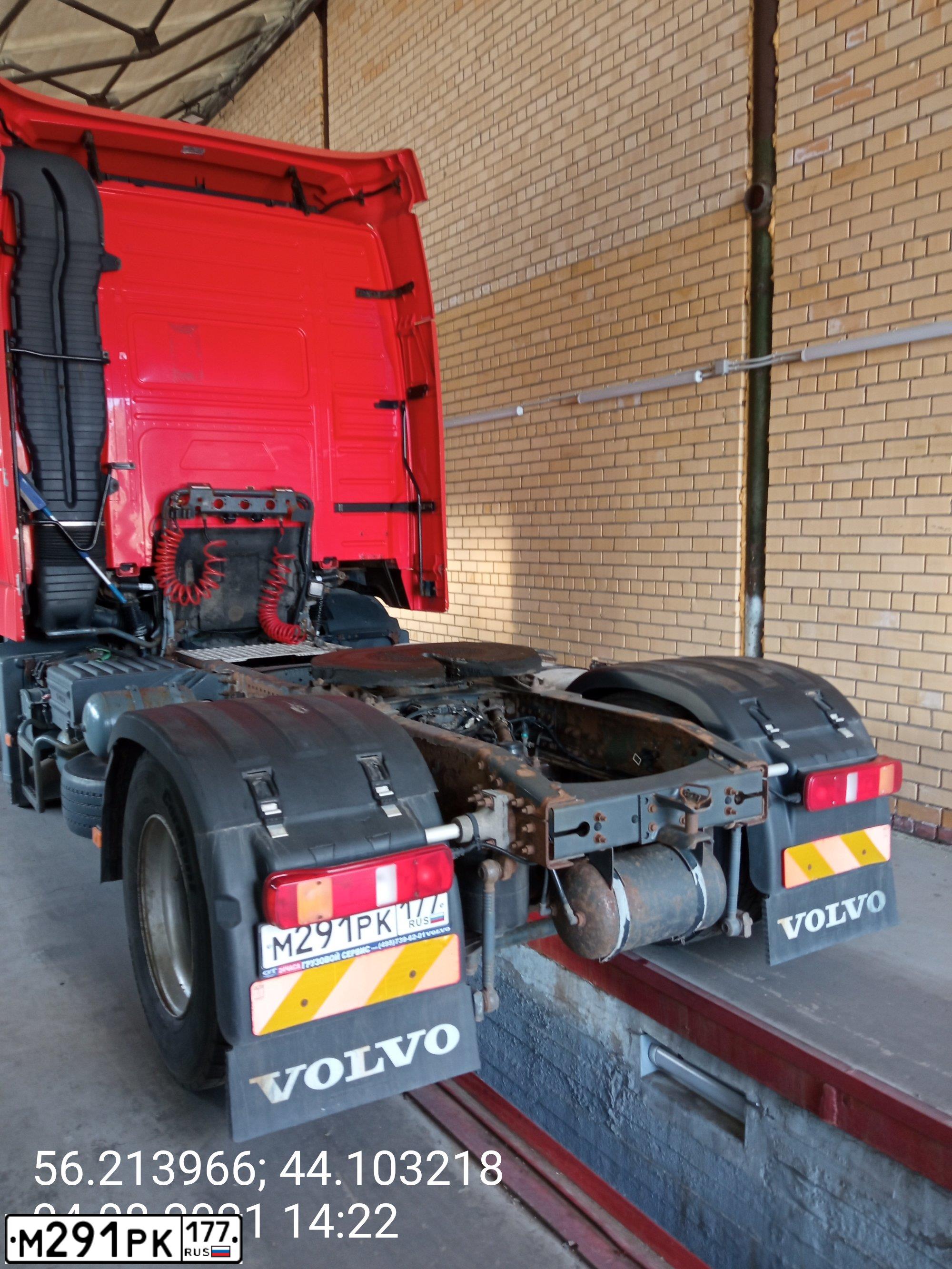 Фото автомобиля VOLVO SERIE FH /4X2/, 2007 — госномер Т702ЕР152. Цвет: КРАСНЫЙ