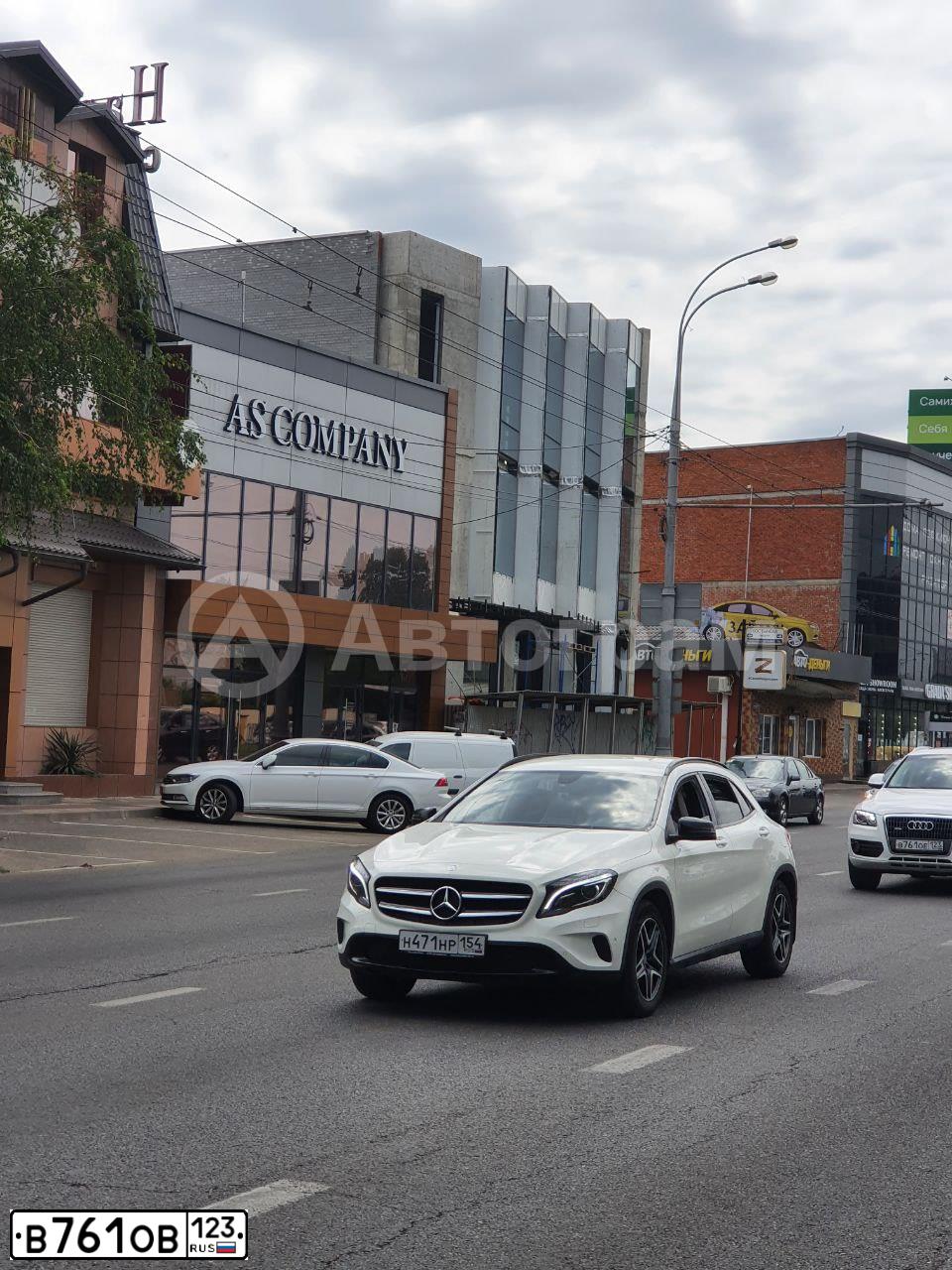 Фото автомобиля VOLKSWAGEN JETTA, 2013 — госномер Е555ММ01. Цвет: ЧЕРНЫЙ