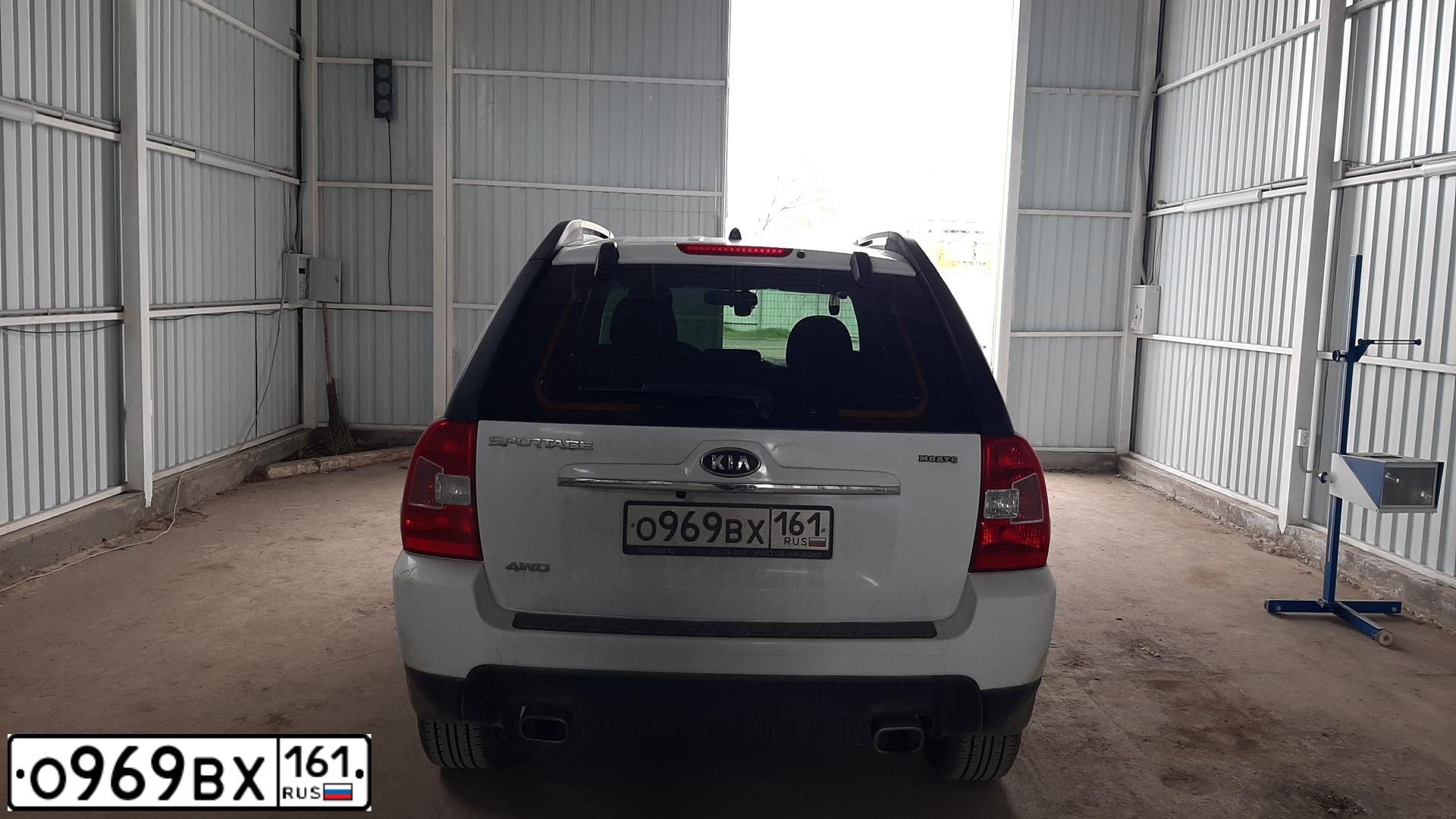 Фото автомобиля KIA SPORTAGE, 2009 — госномер О969ВХ161. Цвет: БЕЛЫЙ