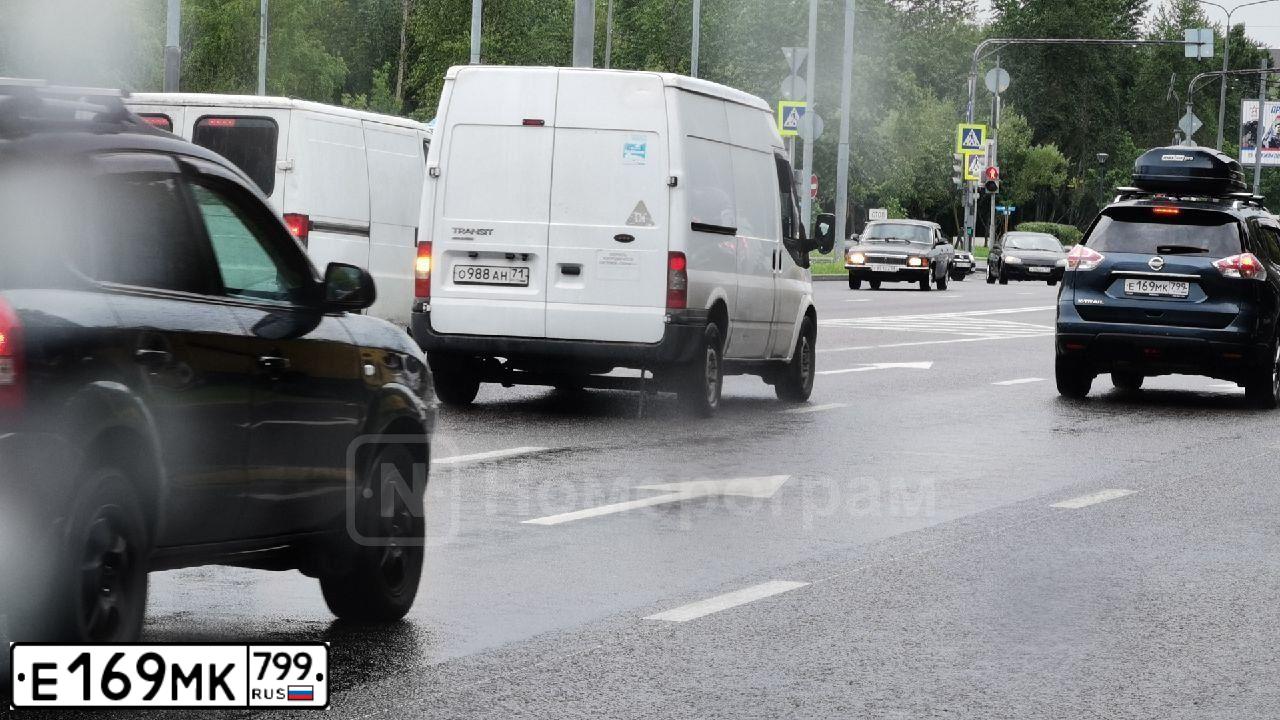 Фото автомобиля NISSAN X-TRAIL, 2018 — госномер Е169МК799. Цвет: Темно-синий