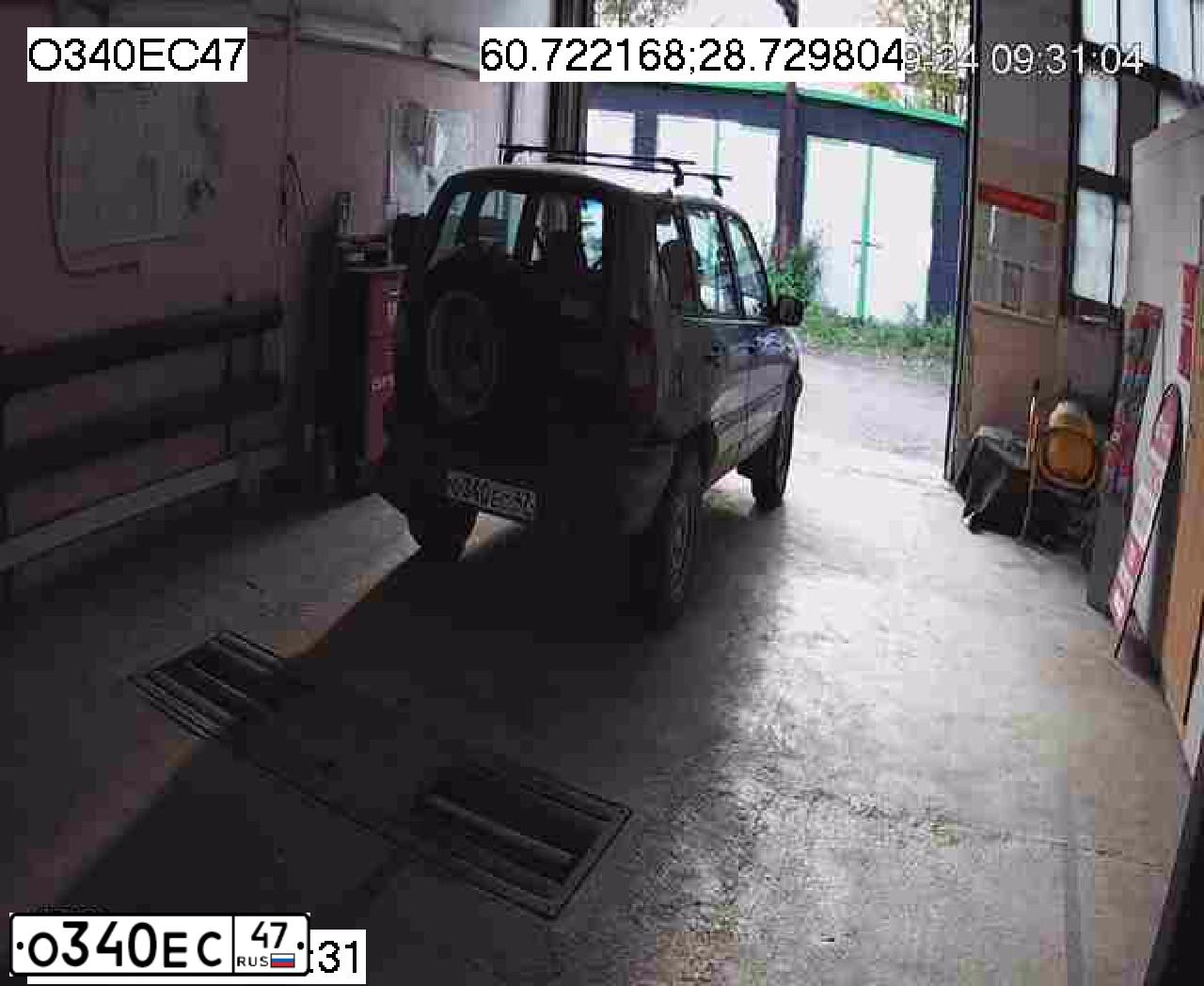 Фото автомобиля CHEVROLET NIVA, 2005 — госномер О340ЕС47. Цвет: ТЕМНО-СЕРЫЙ МЕТАЛЛИК