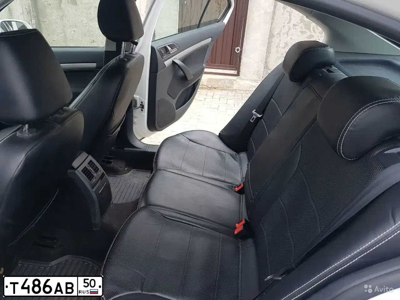 Фото автомобиля SKODA OCTAVIA, 2010 — госномер У153ОО790. Цвет: Белый