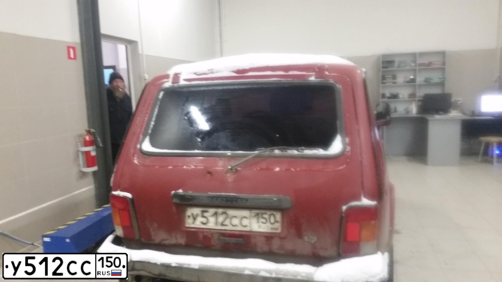 Фото автомобиля LADA 2121 NIVA, 1997 — госномер У512СС150. Цвет: ВИШНЯ