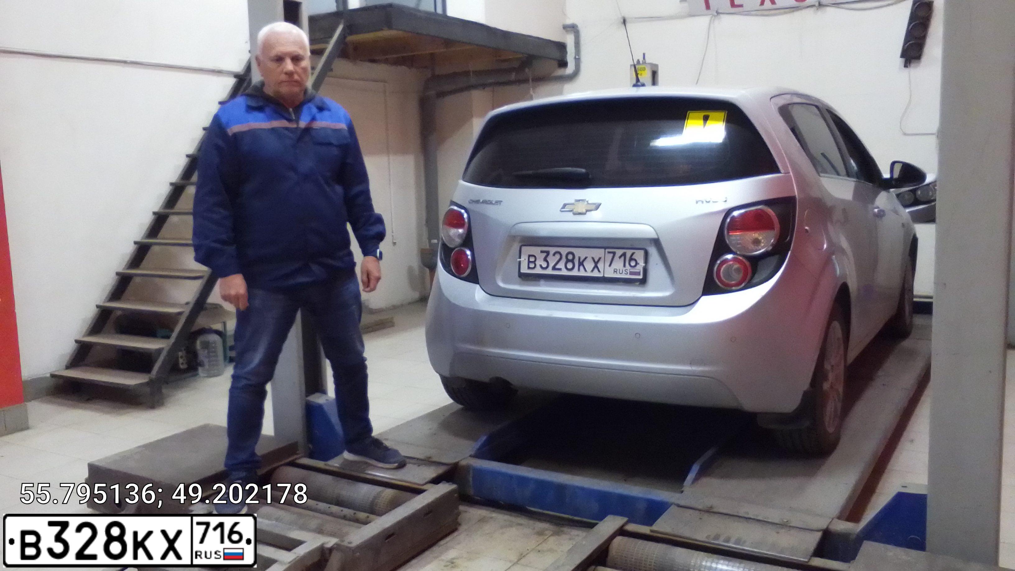 Фото автомобиля CHEVROLET AVEO, 2012 — госномер С499МА716. Цвет: серебристый