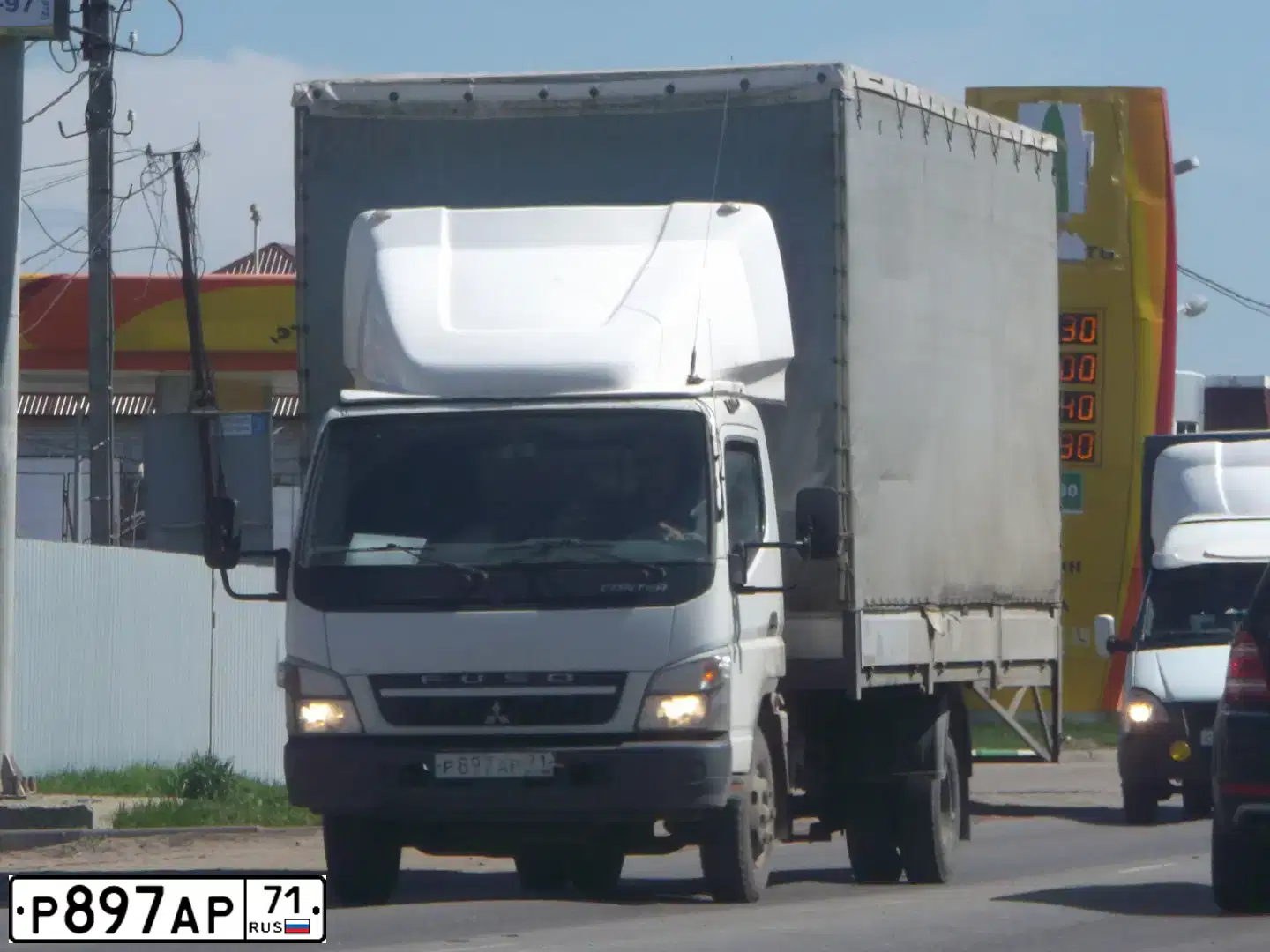 Фото автомобиля FUSO CANTER, 2012 — госномер У356ОЕ71. Цвет: Белый