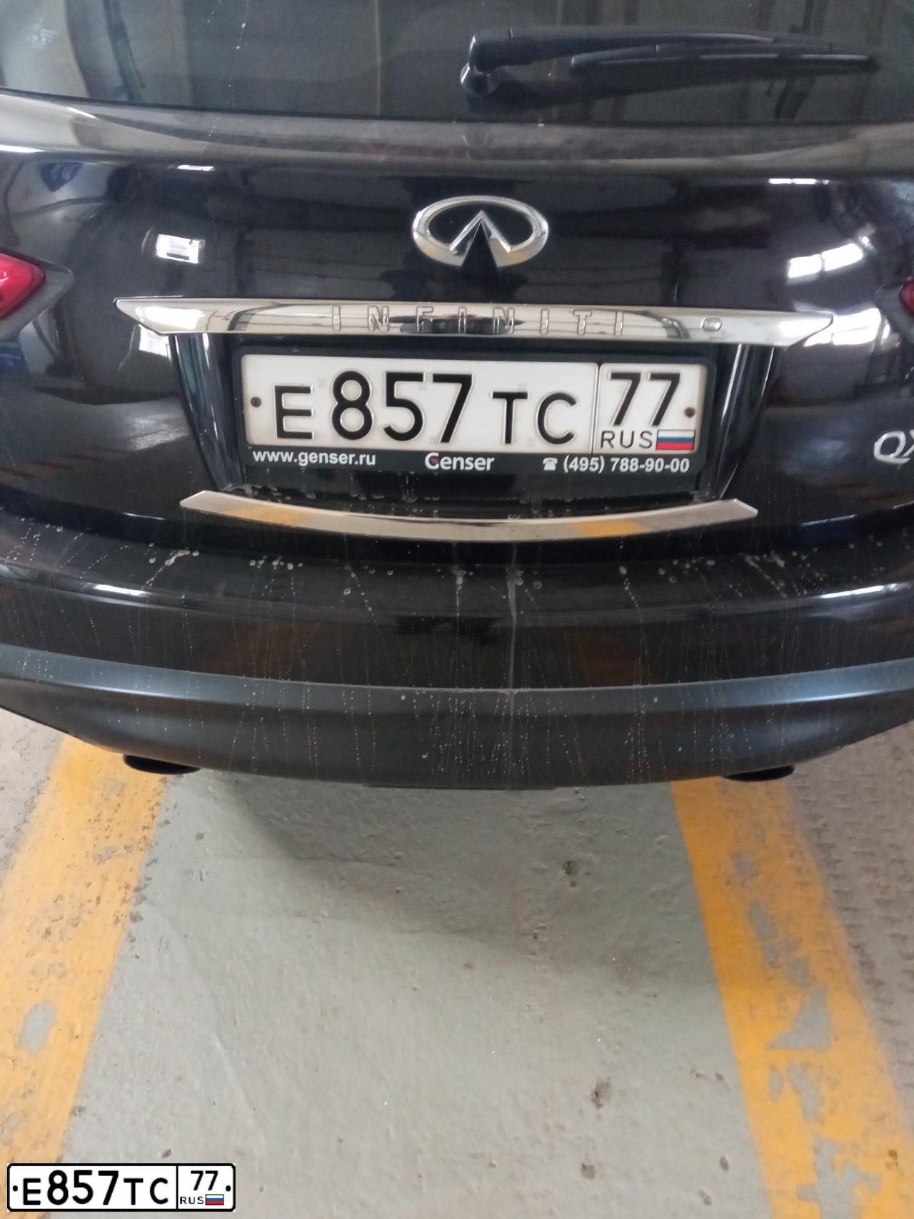 Фото автомобиля INFINITI QX70 /FX/, 2013 — госномер Е857ТС77. Цвет: ЧЕРНЫЙ