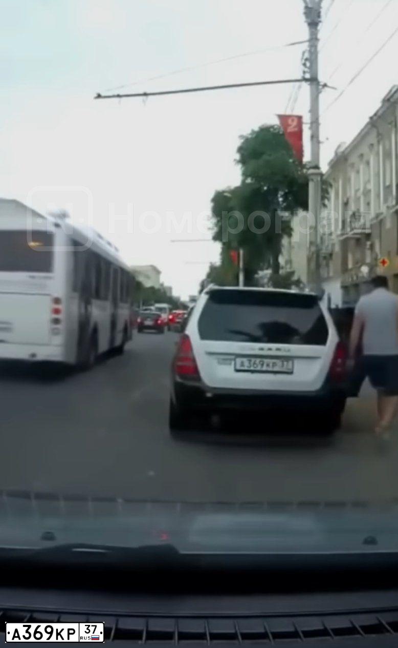 Фото автомобиля NISSAN QASHQAI, 2013 — госномер А369КР37. Цвет: ФИОЛЕТОВЫЙ