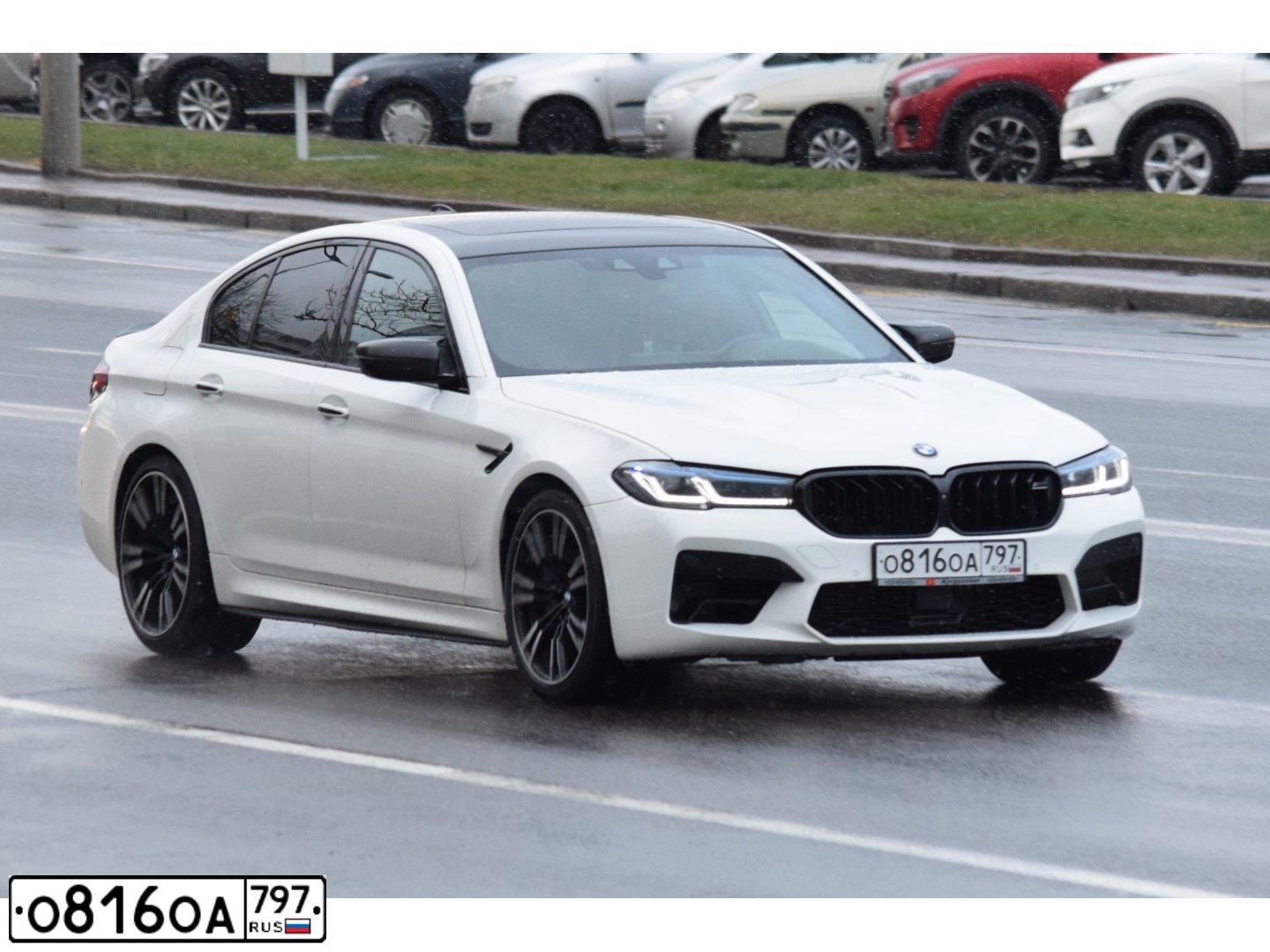 Фото автомобиля BMW M5, 2018 — госномер В075ВС06. Цвет: ЖЕЛТЫЙ