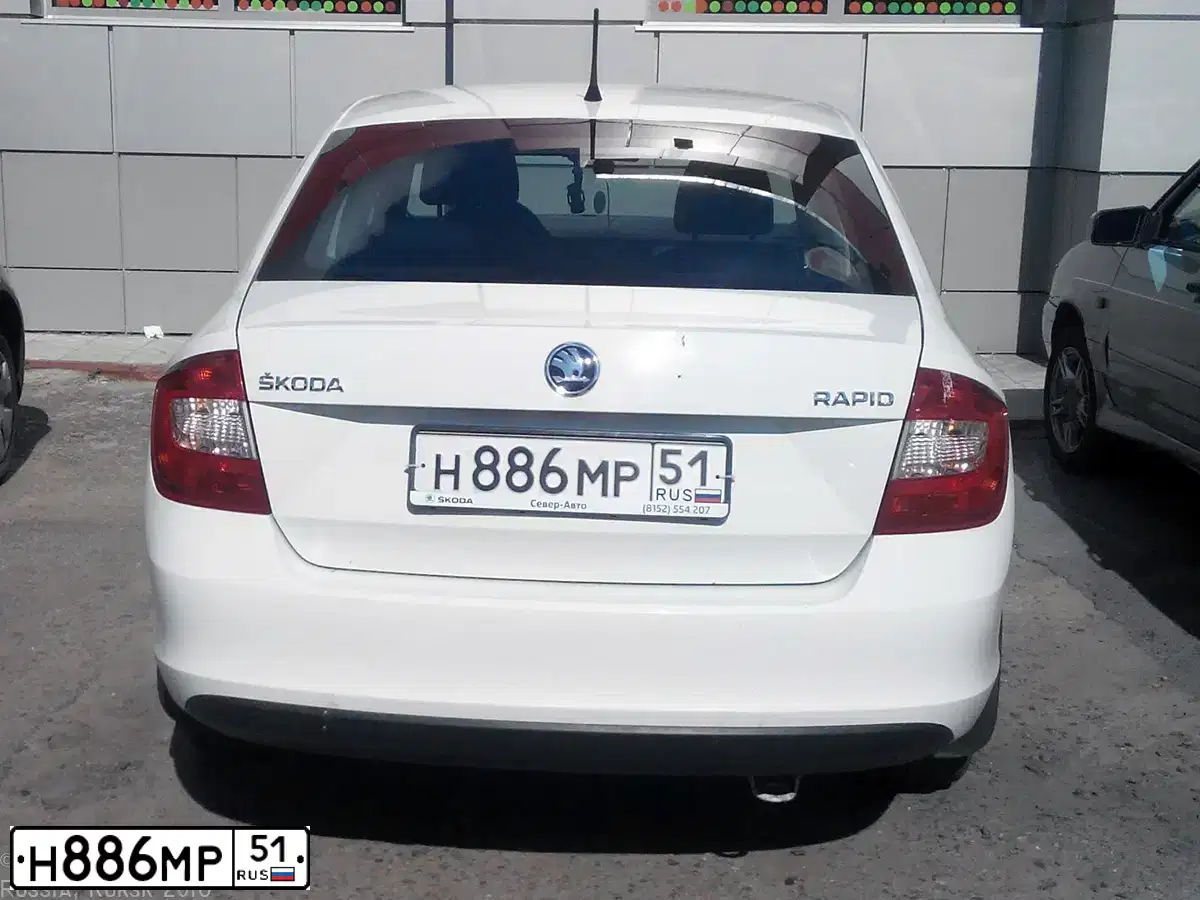 Фото автомобиля SKODA RAPID, 2014 — госномер Н886МР51. Цвет: БЕЛЫЙ