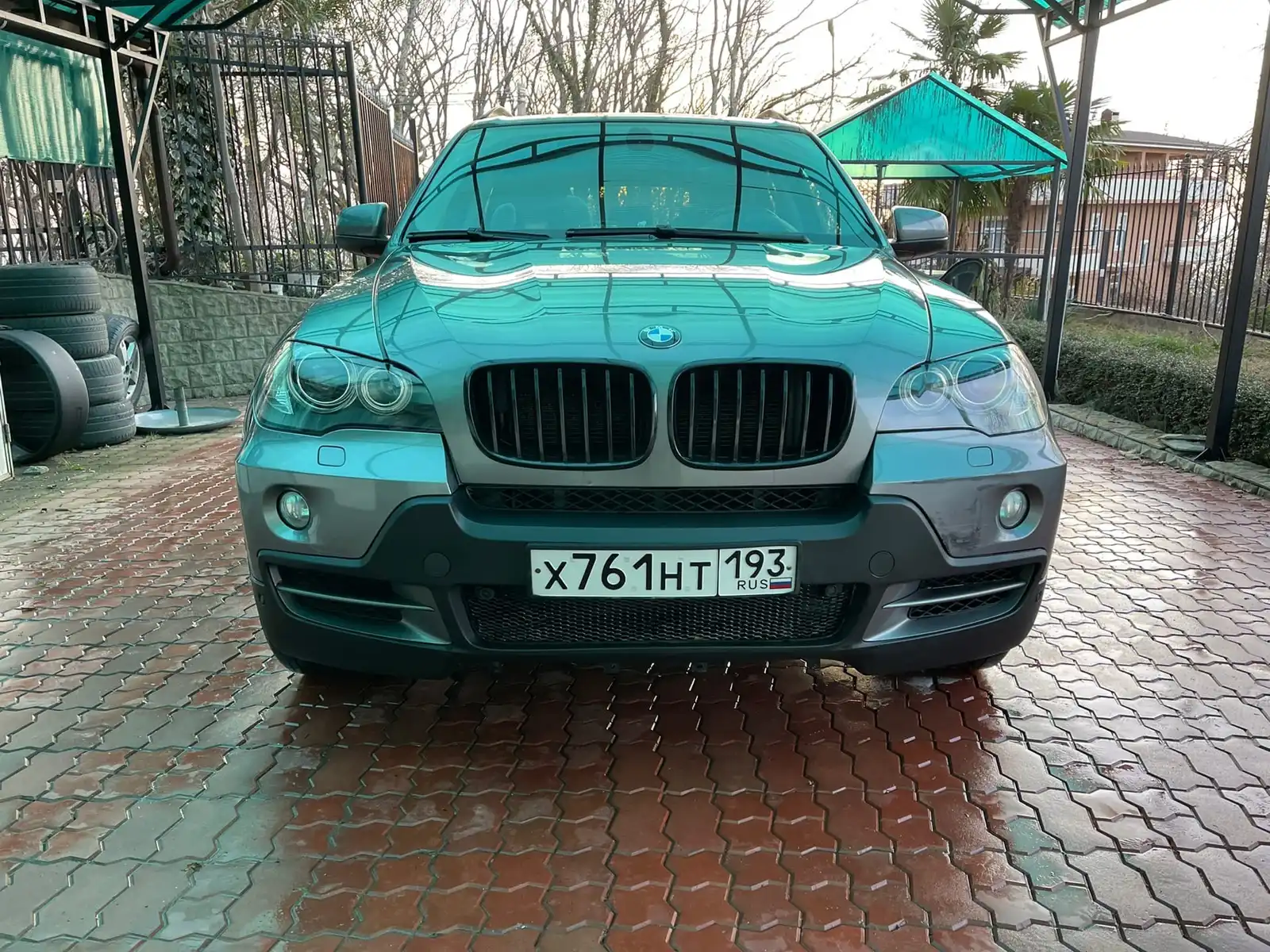 Фото автомобиля BMW X5, 2007 — госномер М795ЕК193. Цвет: СЕРЫЙ
