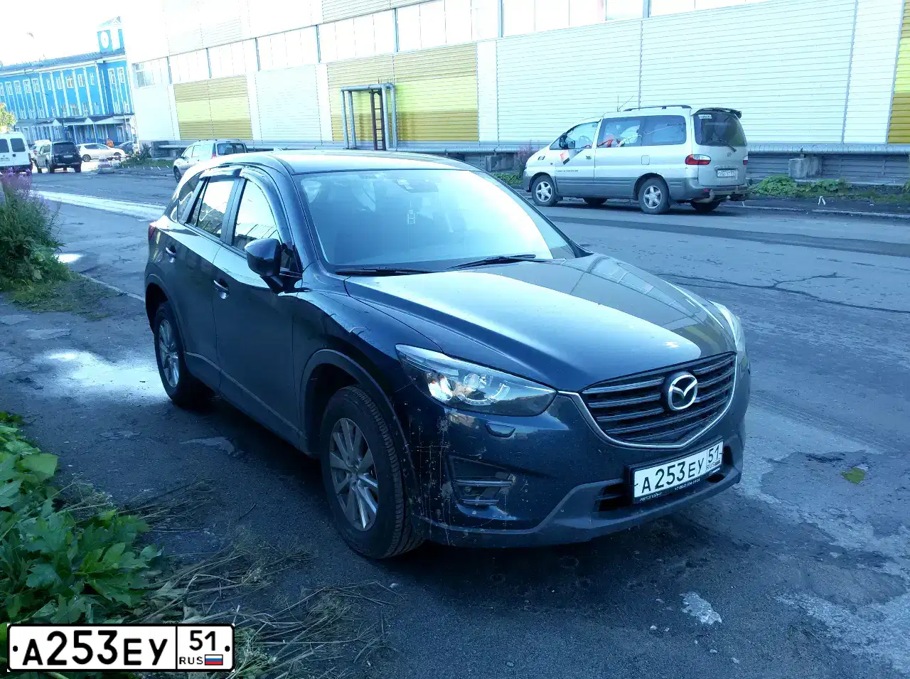 Фото автомобиля MAZDA CX-5, 2017 — госномер А253ЕУ51. Цвет: СИНИЙ