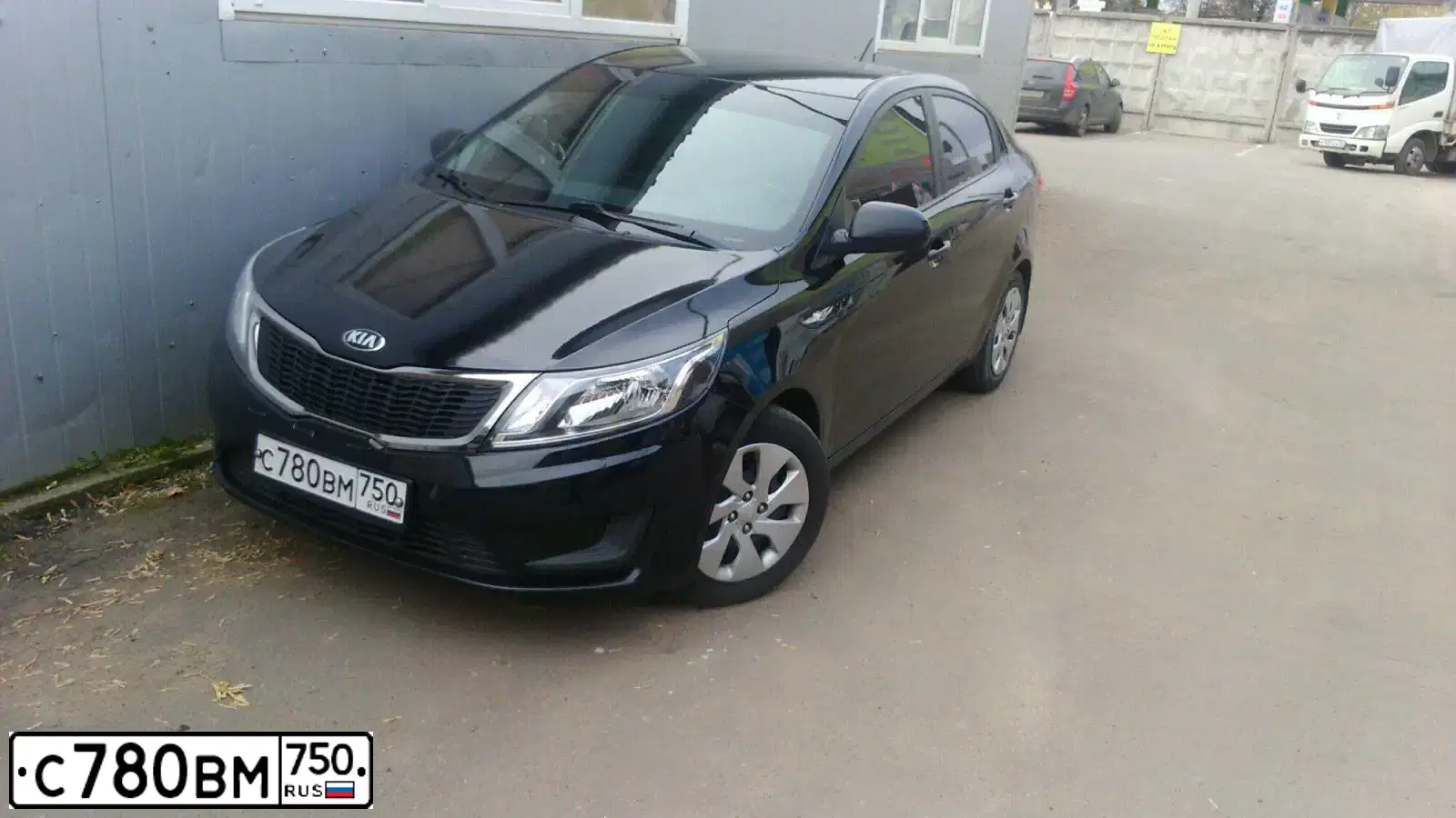 Фото автомобиля KIA RIO, 2015 — госномер А255ТР62. Цвет: ЧЕРНЫЙ