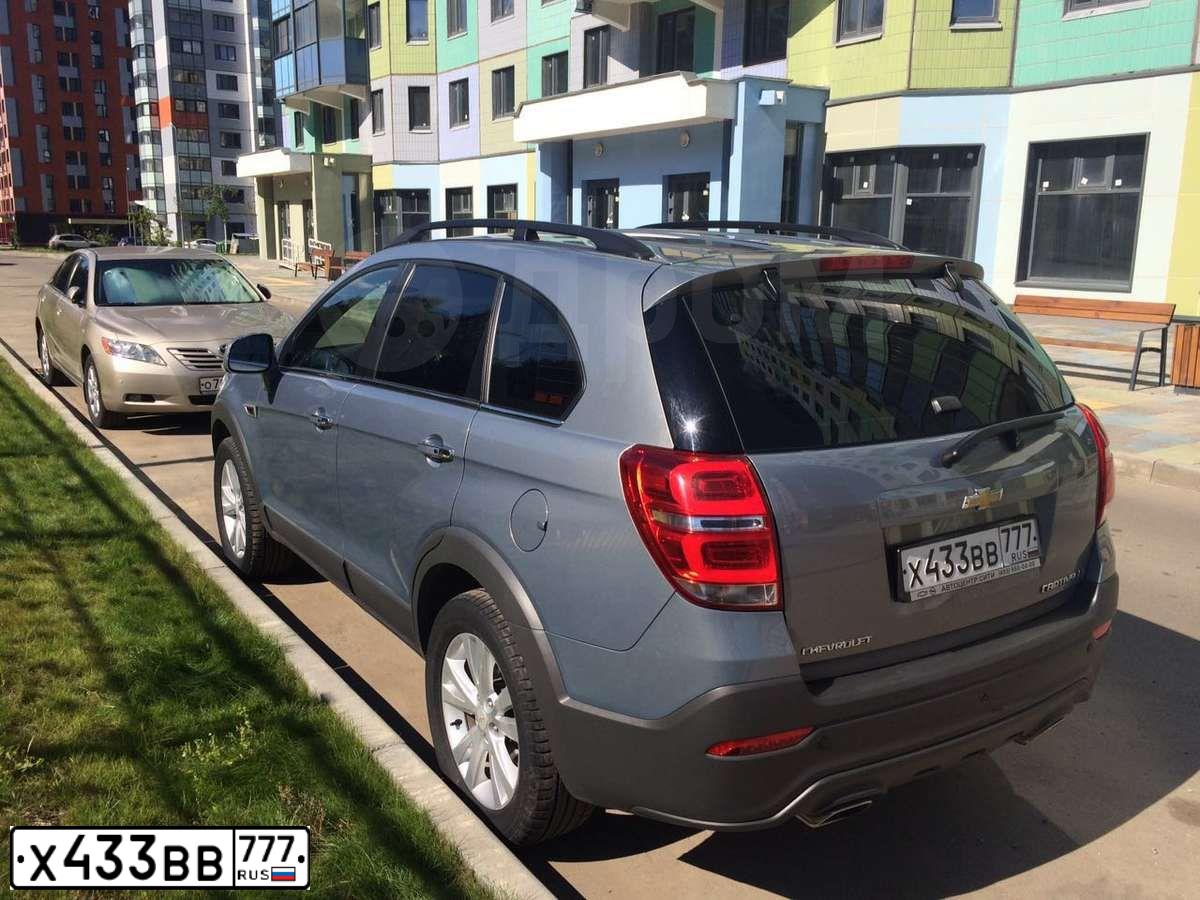 Фото автомобиля CHEVROLET CAPTIVA, 2014 — госномер Е364ТР76. Цвет: СЕРЫЙ