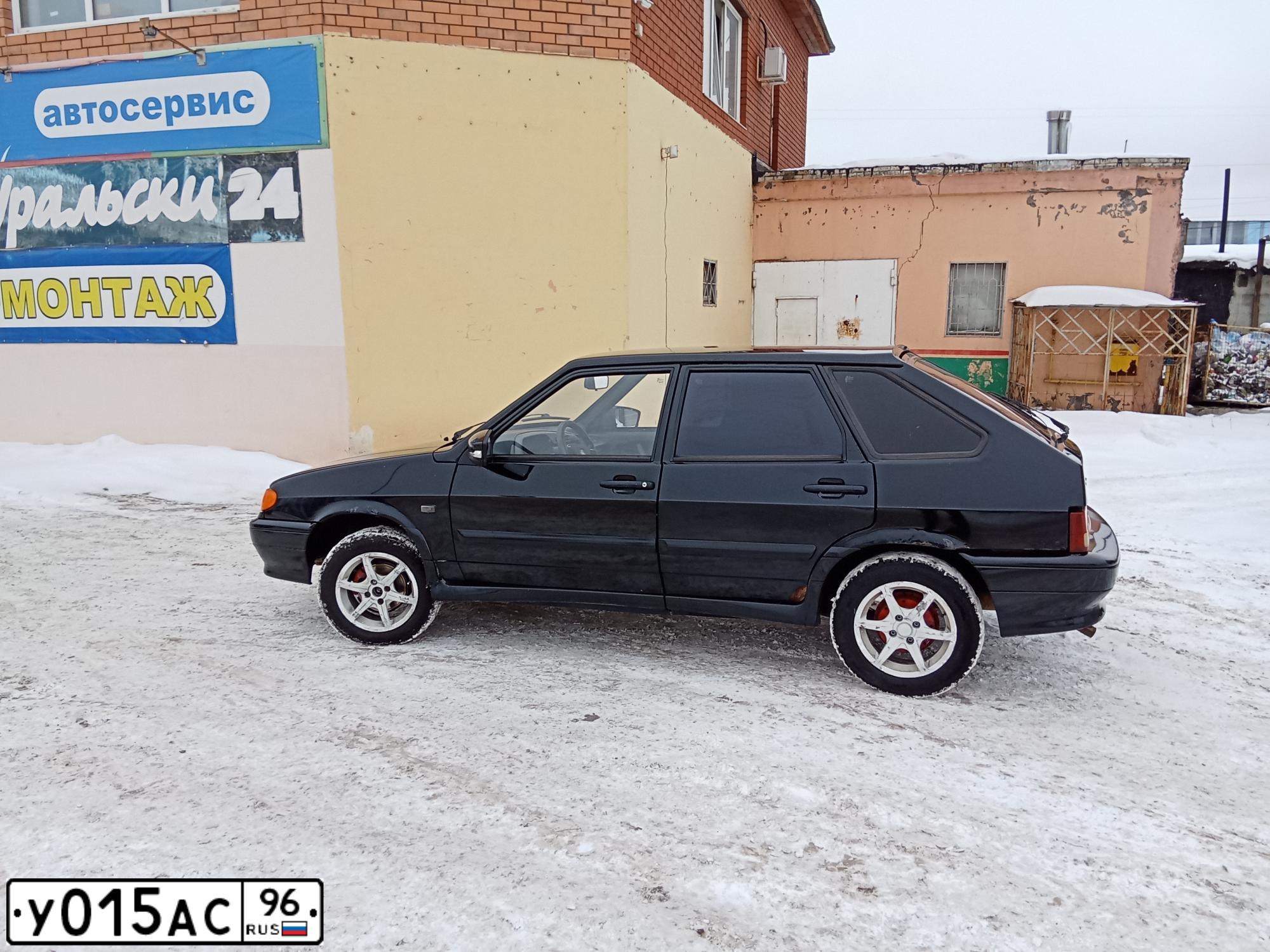 Фото автомобиля LADA 2114 SAMARA, 2012 — госномер С437ЕН196. Цвет: Сине-Черный