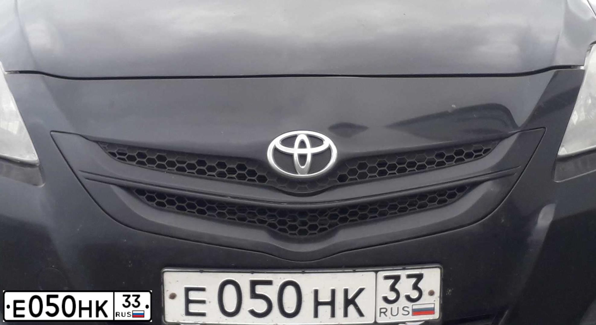 Фото автомобиля TOYOTA AYGO, 2007 — госномер Е175НУ33. Цвет: СЕРЫЙ