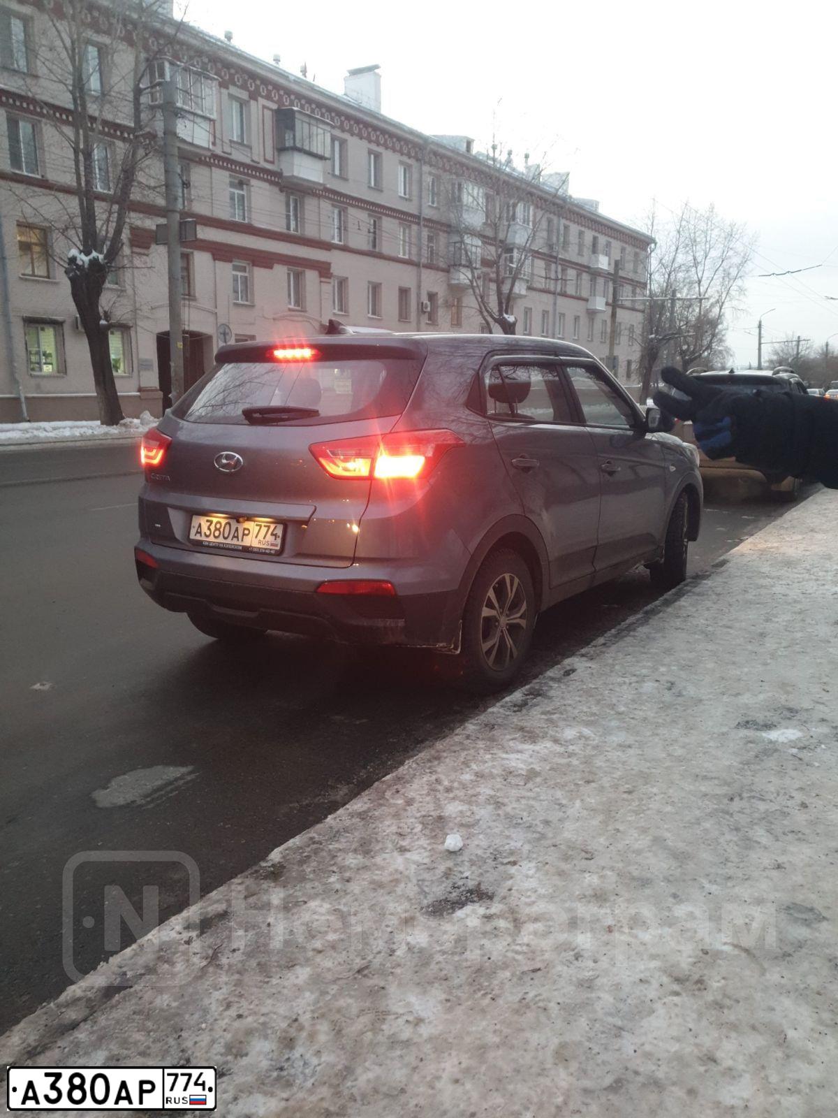 Фото автомобиля HYUNDAI CRETA, 2018 — госномер А380АР774. Цвет: Серый