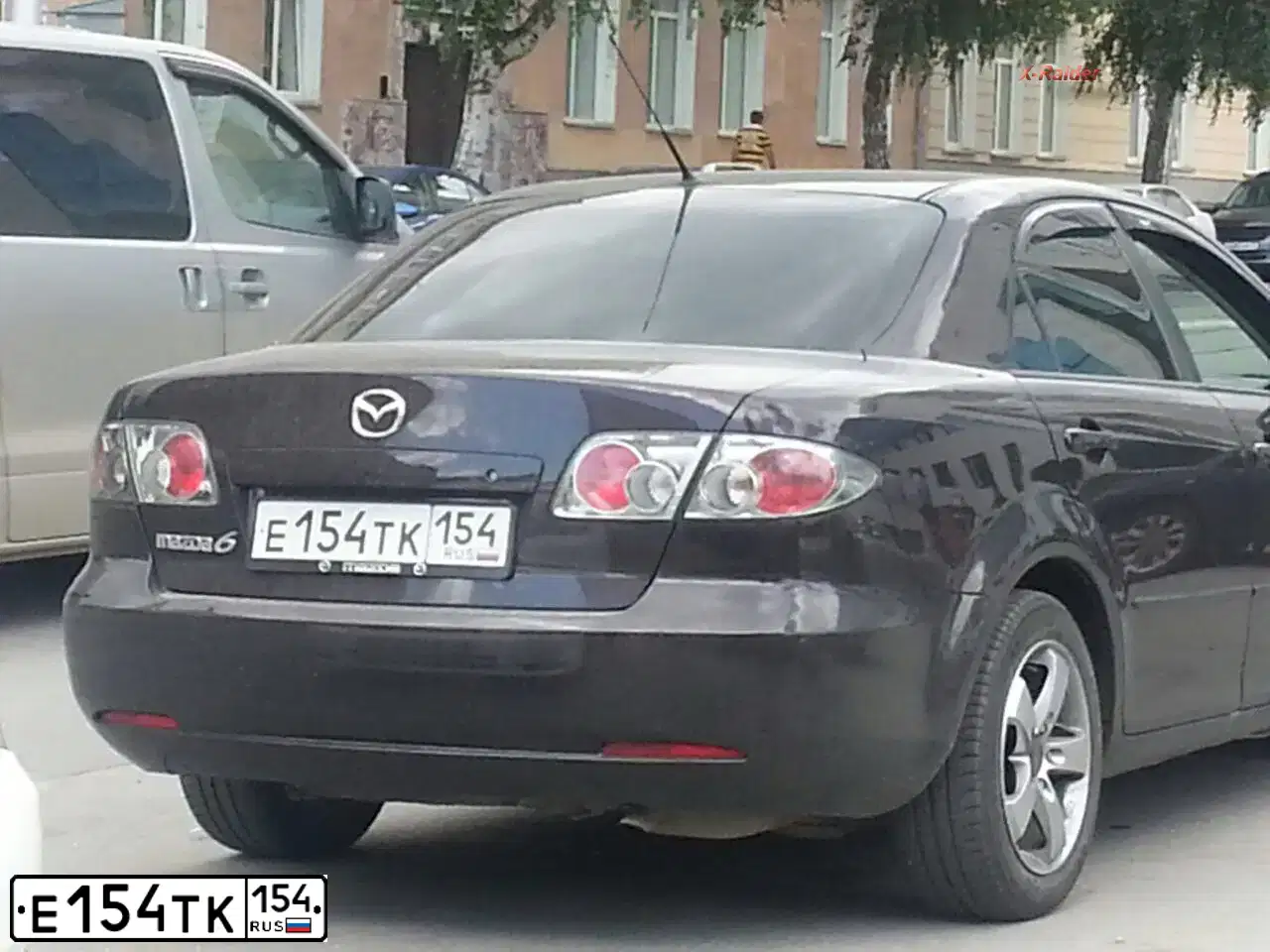Фото автомобиля VOLKSWAGEN TOUAREG, 2012 — госномер Е154ТК154. Цвет: ЧЕРНО-СЕРЫЙ
