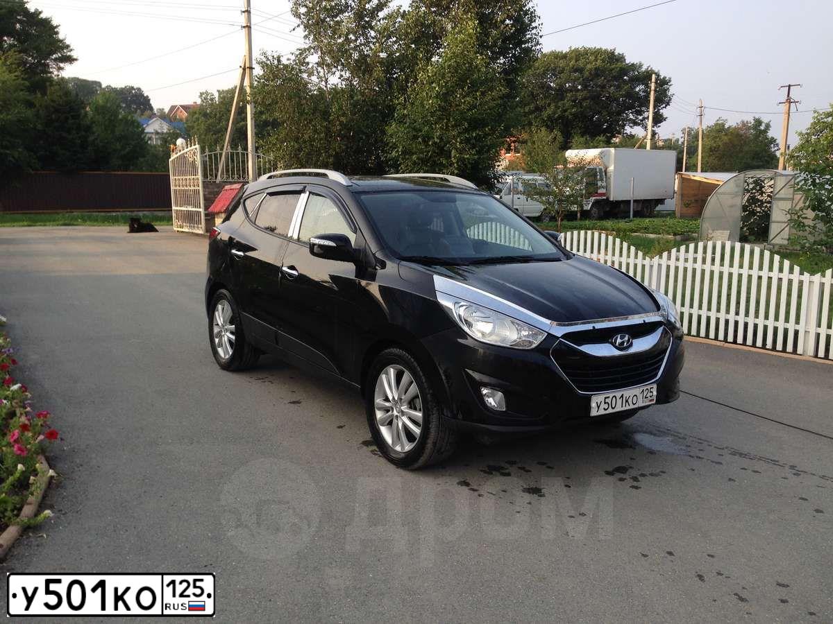 Фото автомобиля HYUNDAI TUCSON, 2010 — госномер Е248ОН51. Цвет: ЧЕРНЫЙ-СЕРЫЙ