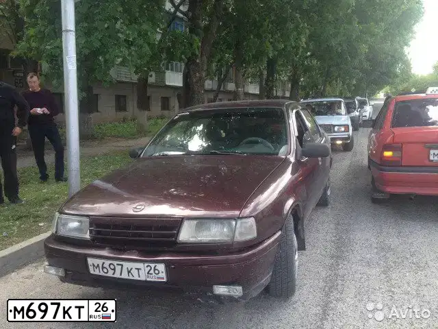 Фото автомобиля OPEL VECTRA, 1991 — госномер М697КТ26. Цвет: ФИОЛЕТОВЫЙ