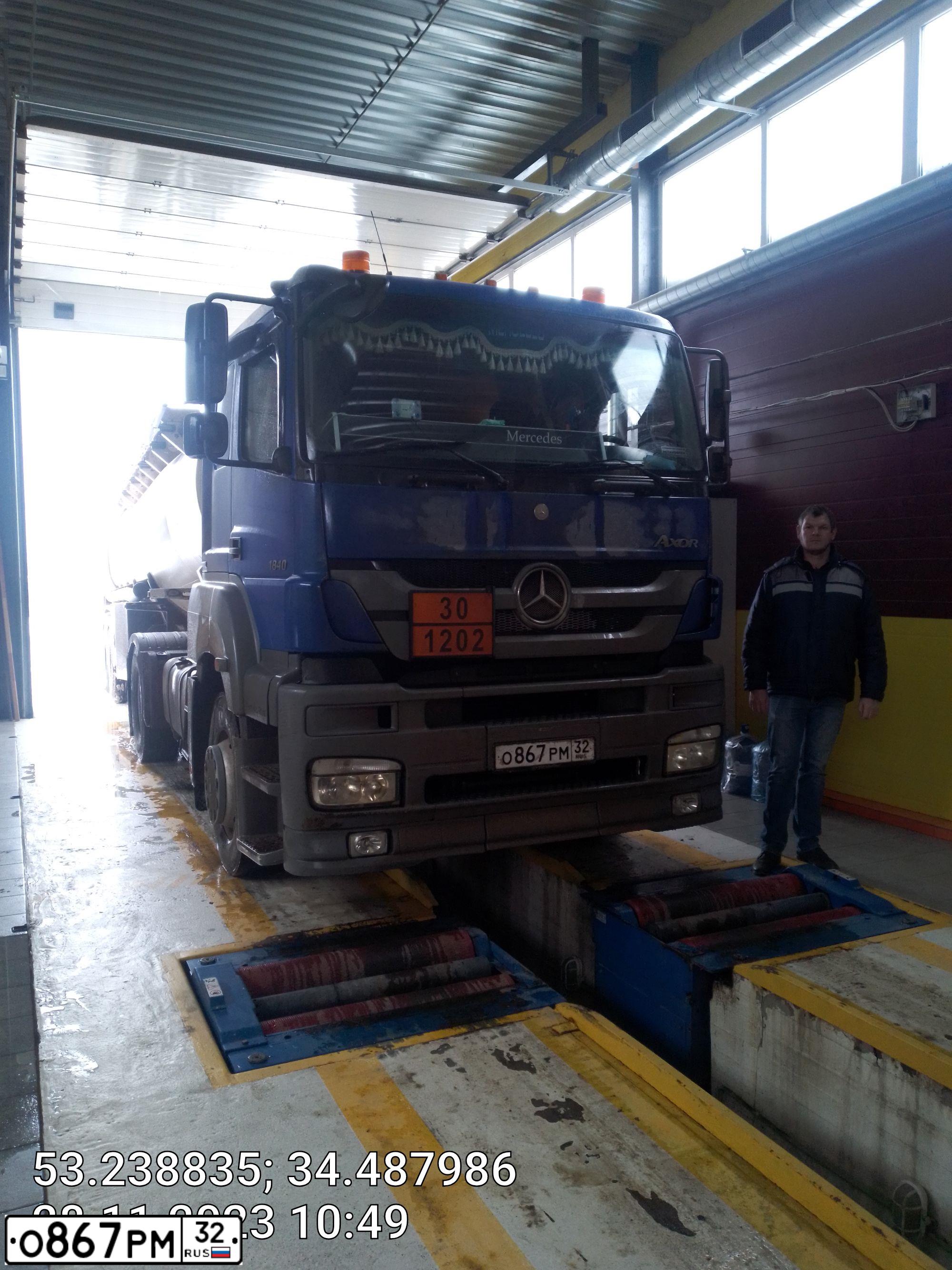 Фото автомобиля MERCEDES AXOR, 2011 — госномер О867РМ32. Цвет: синий