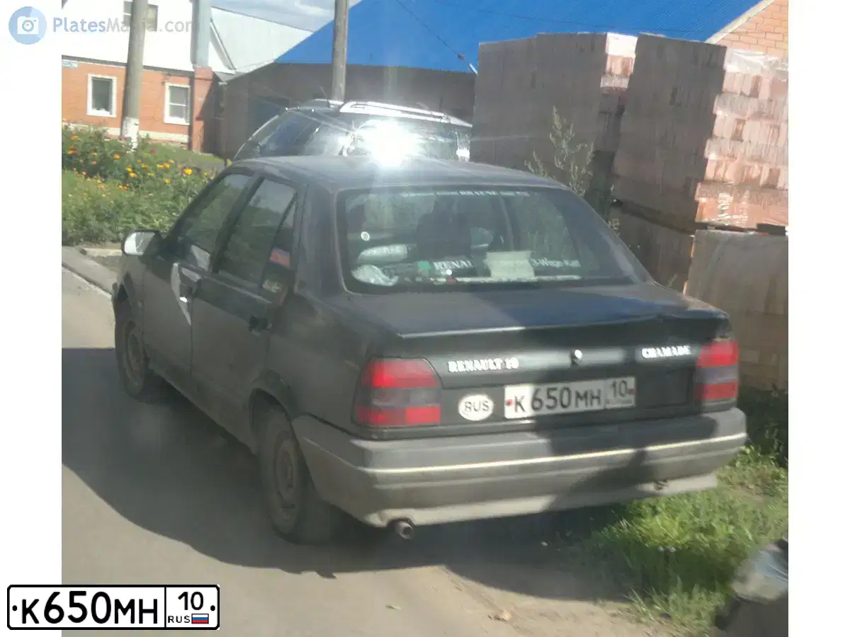 Фото автомобиля RENAULT R 19, 1991 — госномер К650МН10. Цвет: ПЕРЛАМУТРОВО-ЗЕЛЕНЫЙ