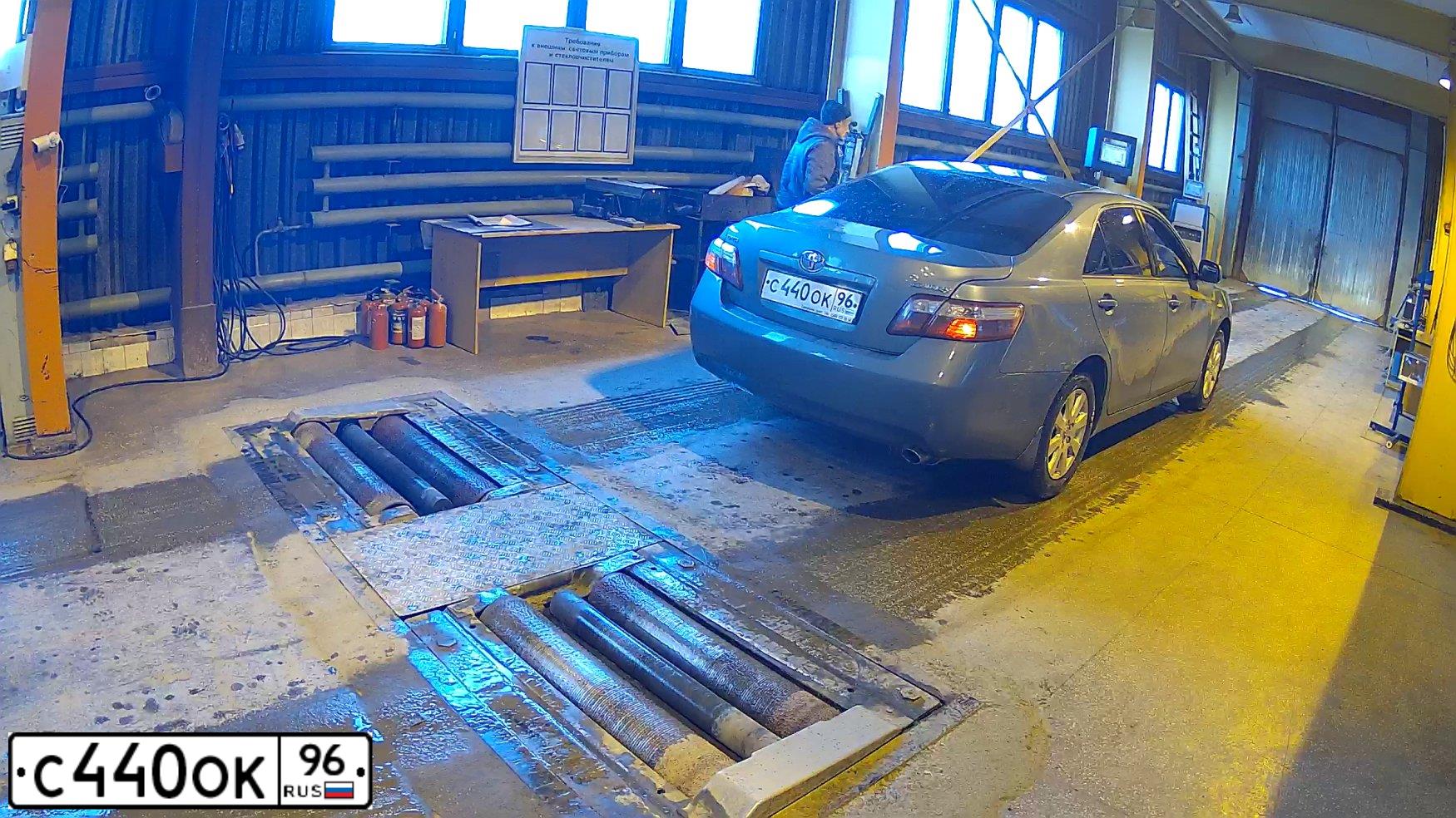 Фото автомобиля TOYOTA CAMRY, 2006 — госномер С440ОК96. Цвет: СВЕТЛО-ЗЕЛЕНЫЙ