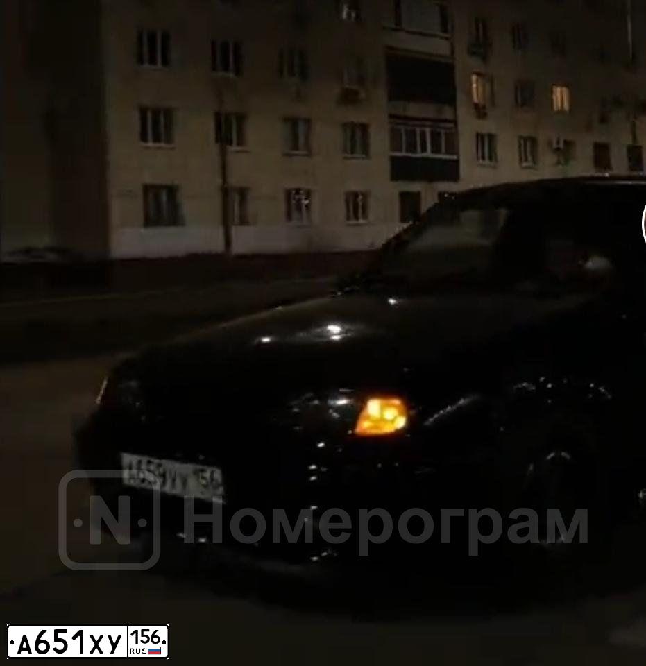 Фото автомобиля SUZUKI BALENO, 1998 — госномер М042ТТ97. Цвет: ЗЕЛЕНЫЙ