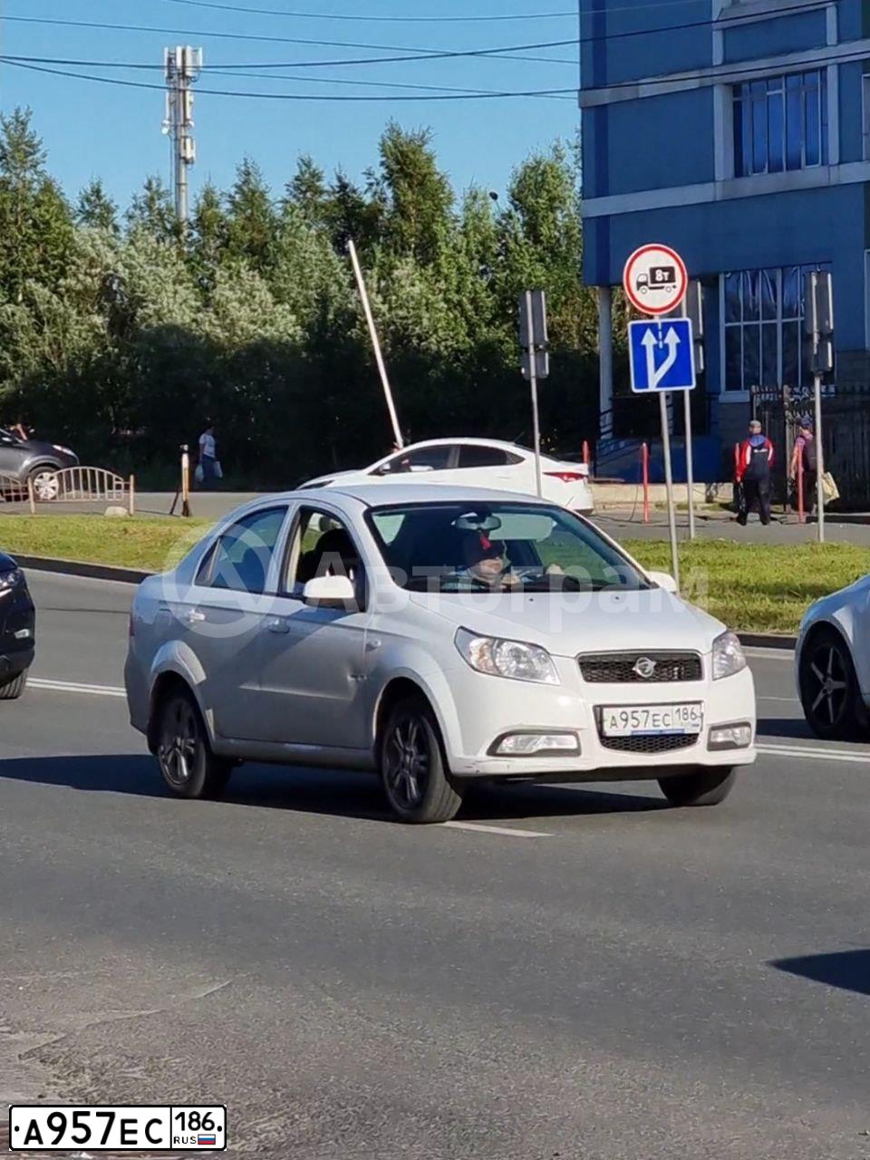 Фото автомобиля RAVON NEXIA R3, 2017 — госномер А957ЕС186. Цвет: БЕЛО-ДЫМЧАТЫЙ