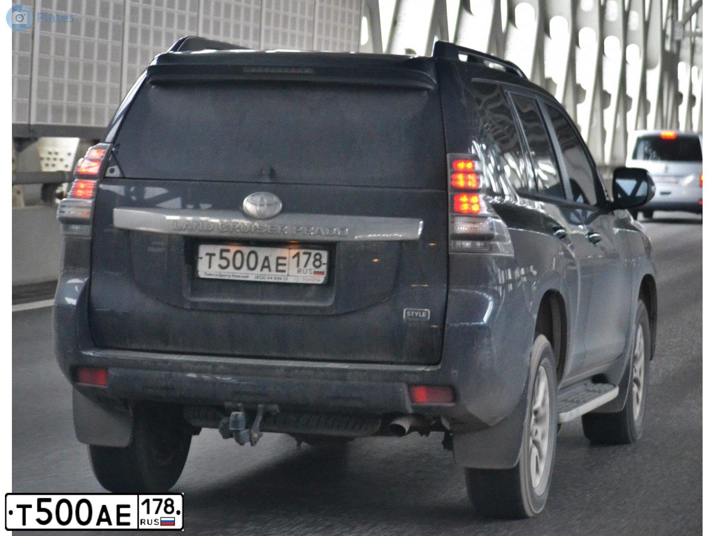 Фото автомобиля FORD EXPLORER, 2014 — госномер Т500АЕ178. Цвет: Белый