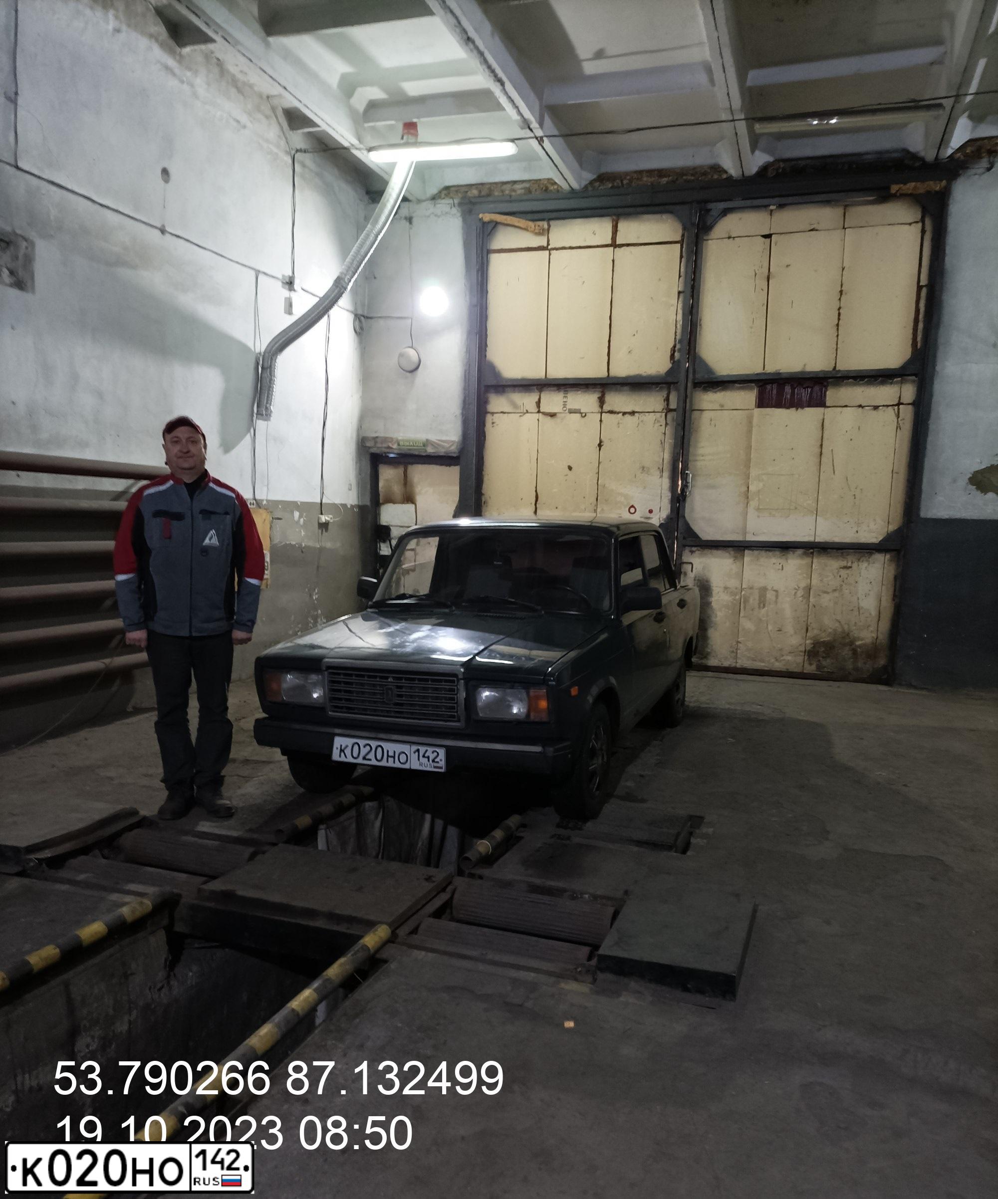 Фото автомобиля LADA 2107, 2005 — госномер К020НО142. Цвет: Темно-зеленый