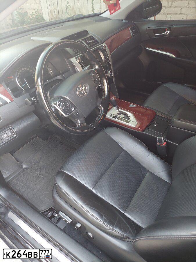 Фото автомобиля TOYOTA CAMRY, 2014 — госномер У272РТ72. Цвет: ЧЕРНЫЙ