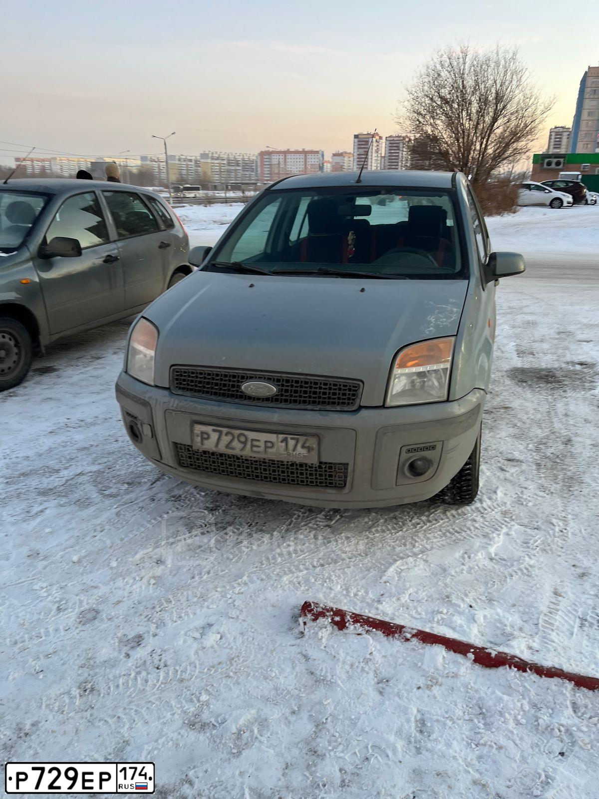 Фото автомобиля FORD FUSION, 2008 — госномер Р729ЕР174. Цвет: СЕРО-ГОЛУБОЙ