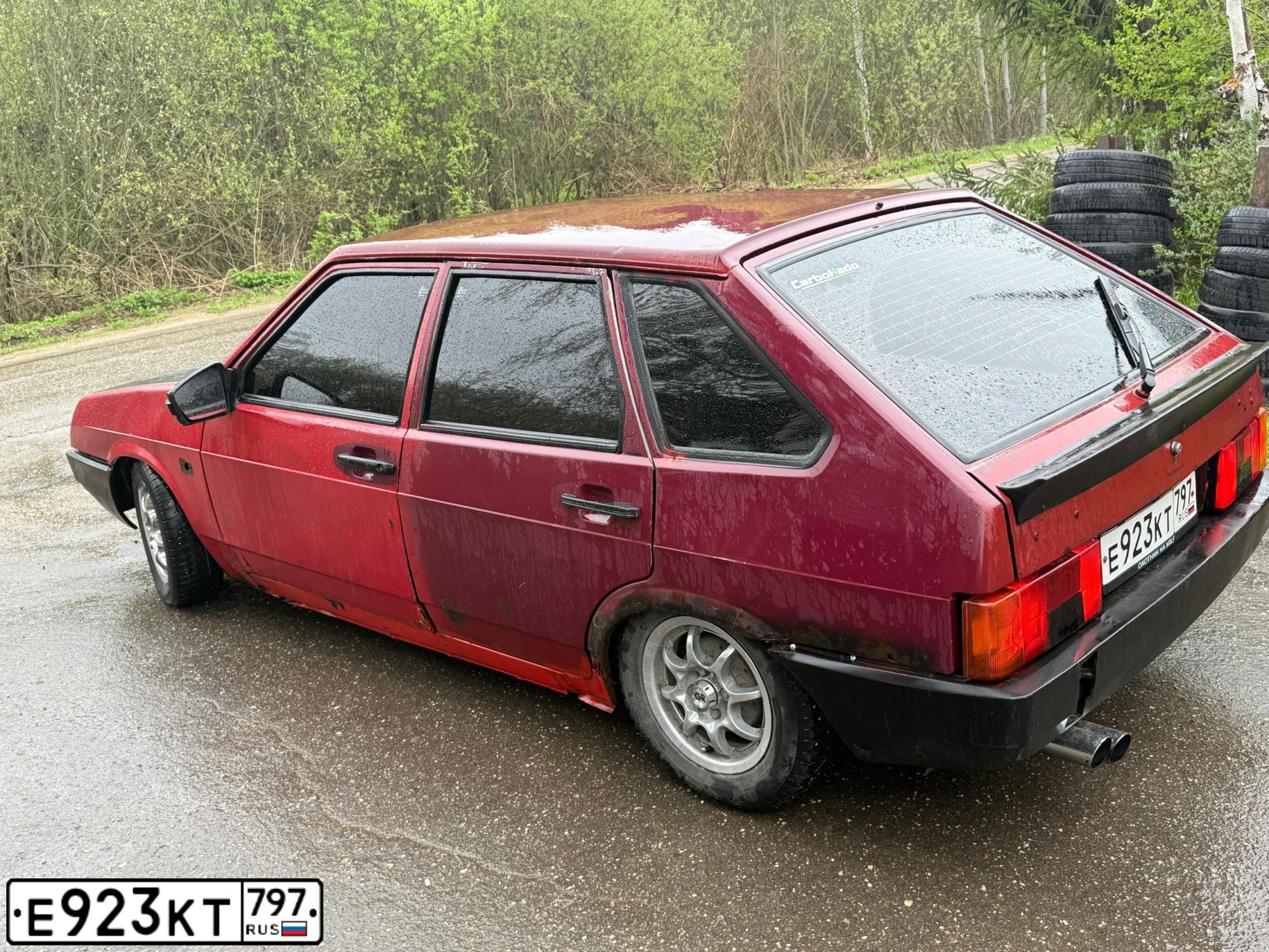 Фото автомобиля LADA 2109 SAMARA, 1999 — госномер Е923КТ797. Цвет: БОРДОВЫЙ ТЕМНЫЙ