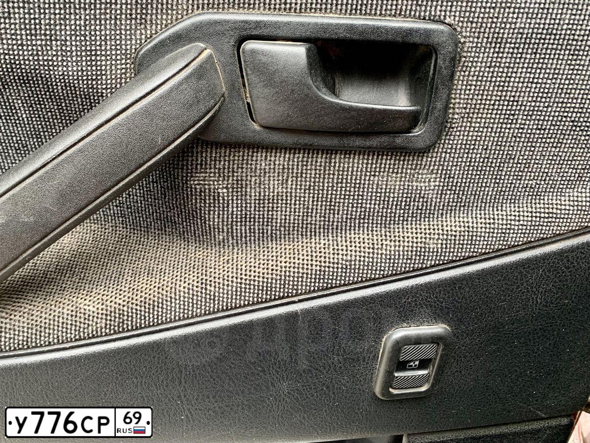 Фото автомобиля VOLKSWAGEN PASSAT, 1993 — госномер У776СР69. Цвет: Красный